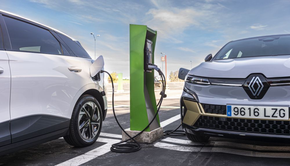 Renault Mégane E-Tech vs MG 4 Electric