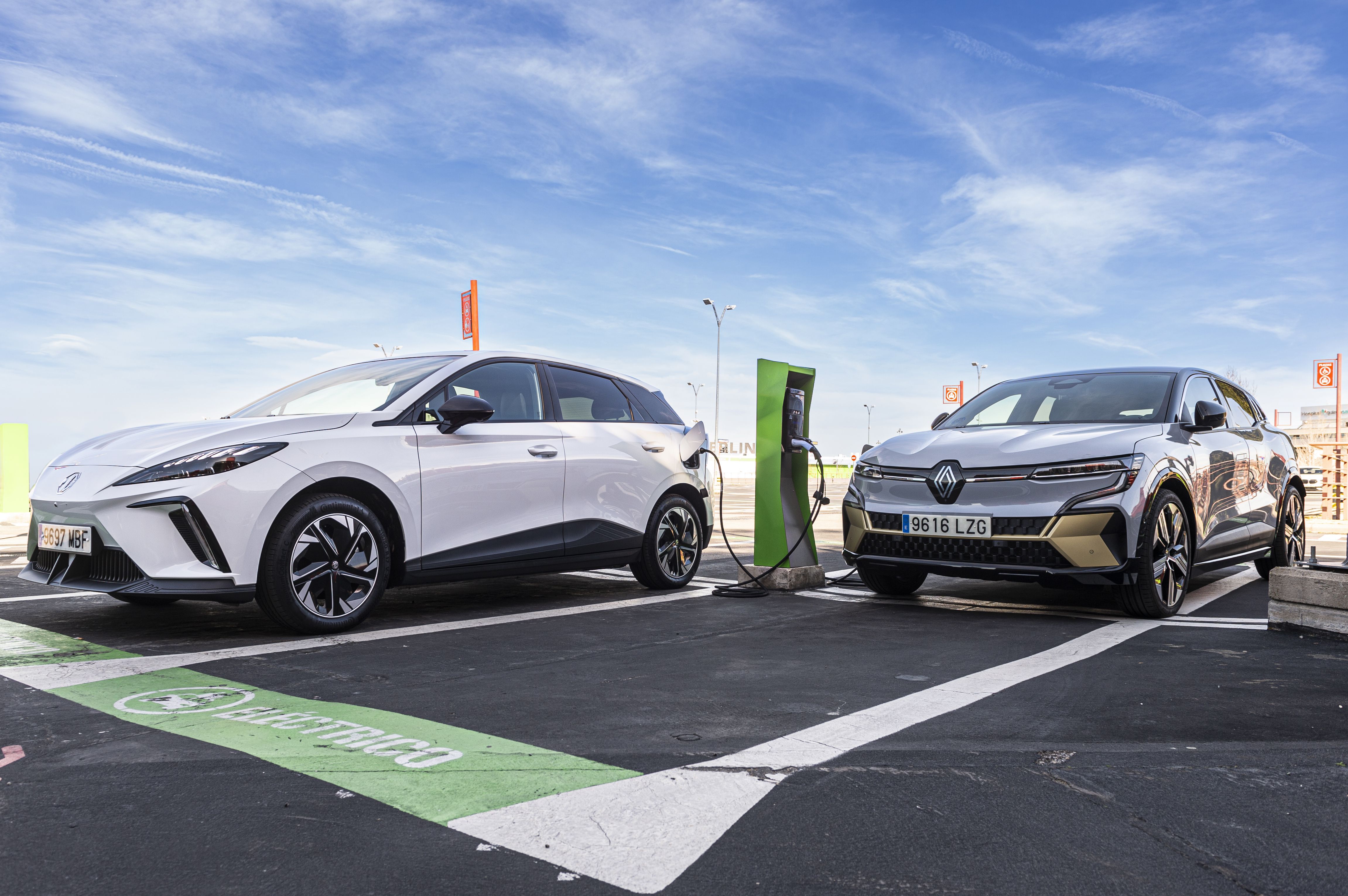 Renault Mégane E-Tech vs MG 4 Electric
