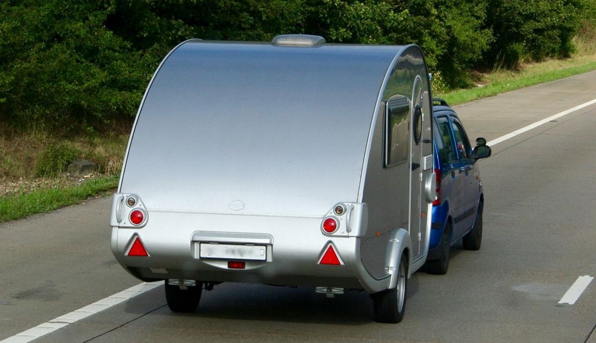 Cuánto reduce la autonomía de la batería un coche eléctrico con remolque y cuáles pueden llevarlos