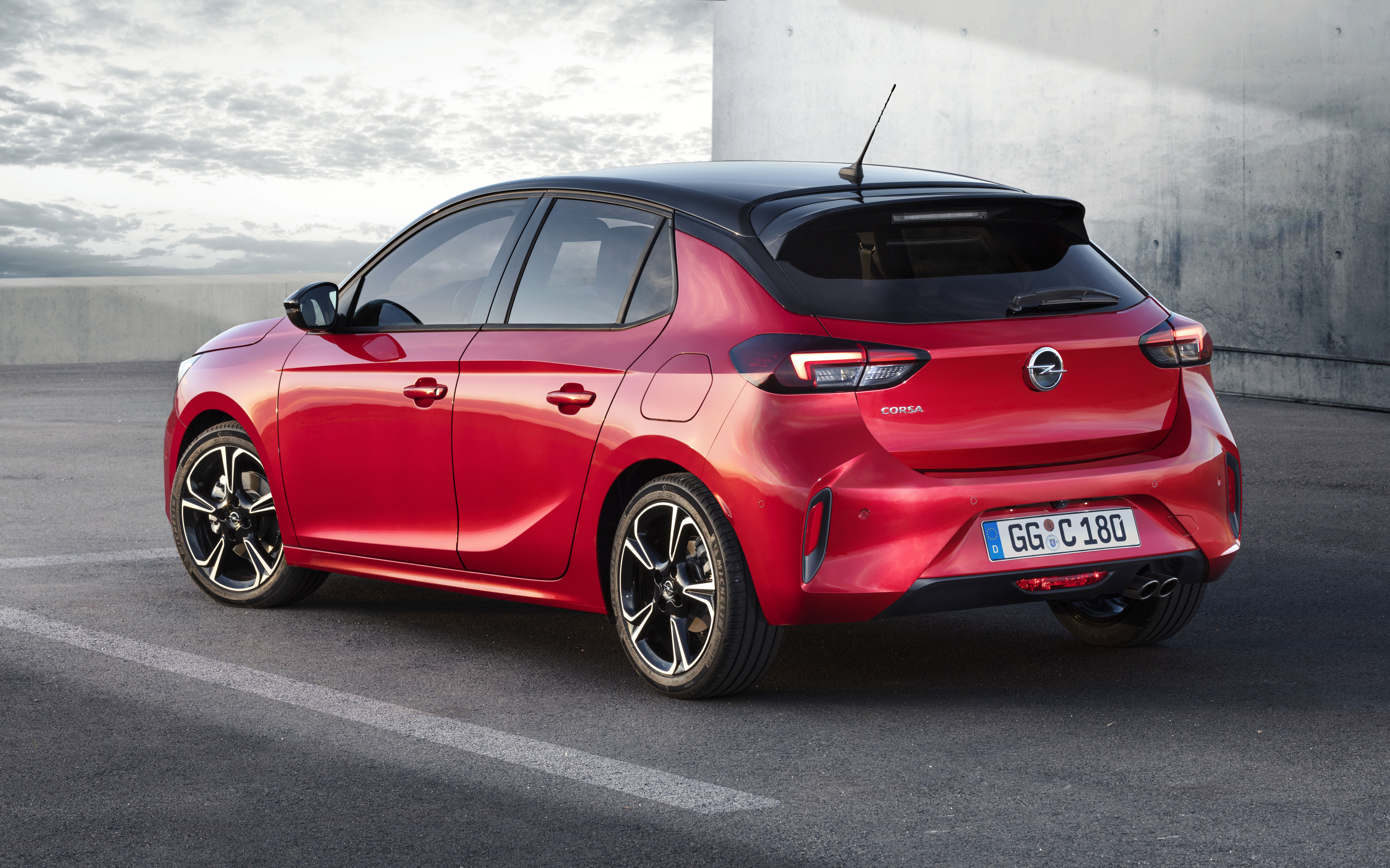 La adicción de los fabricantes al restyling de los coches