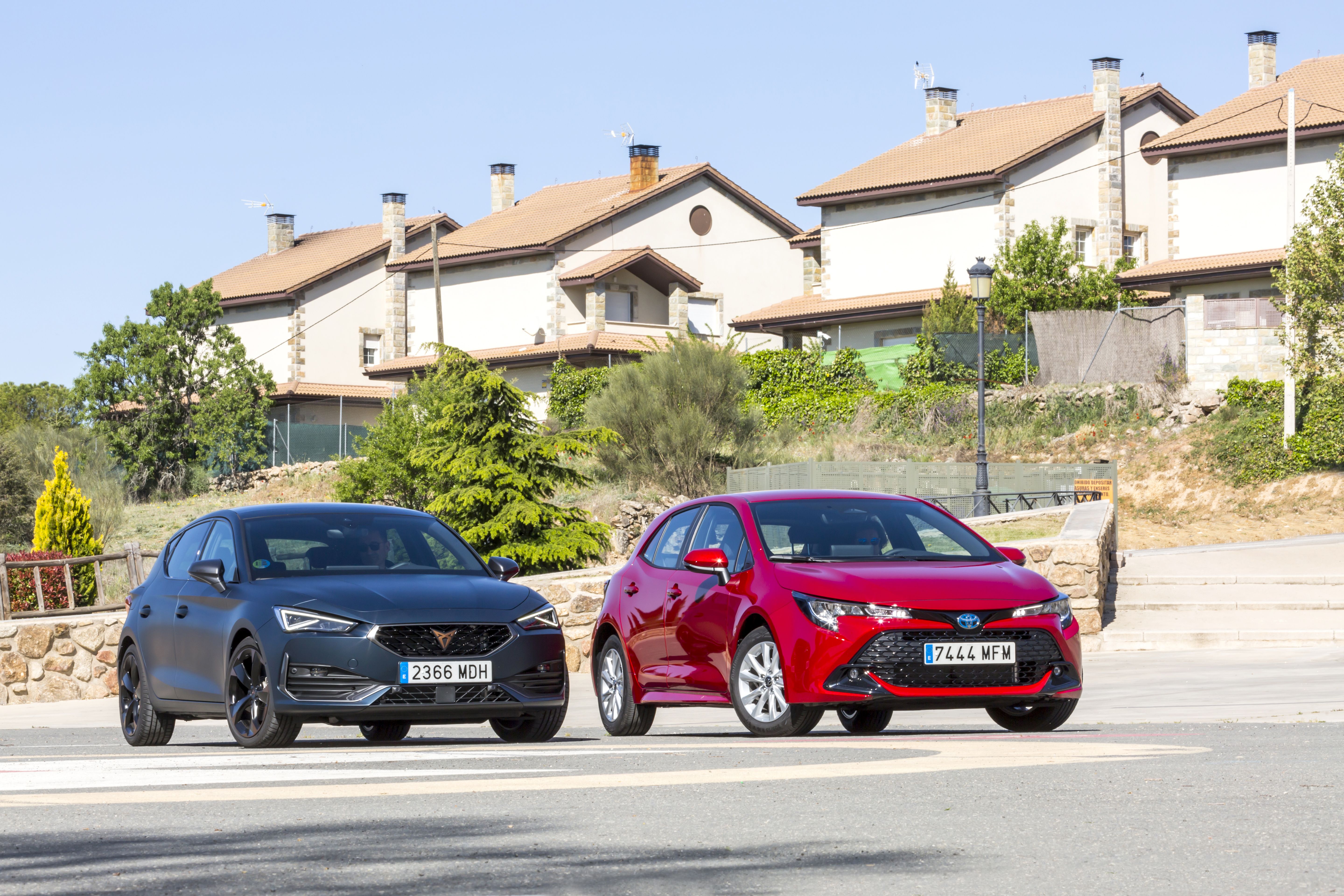 Comparativa: Toyota Corolla 140h vs Cupra León e-TSI