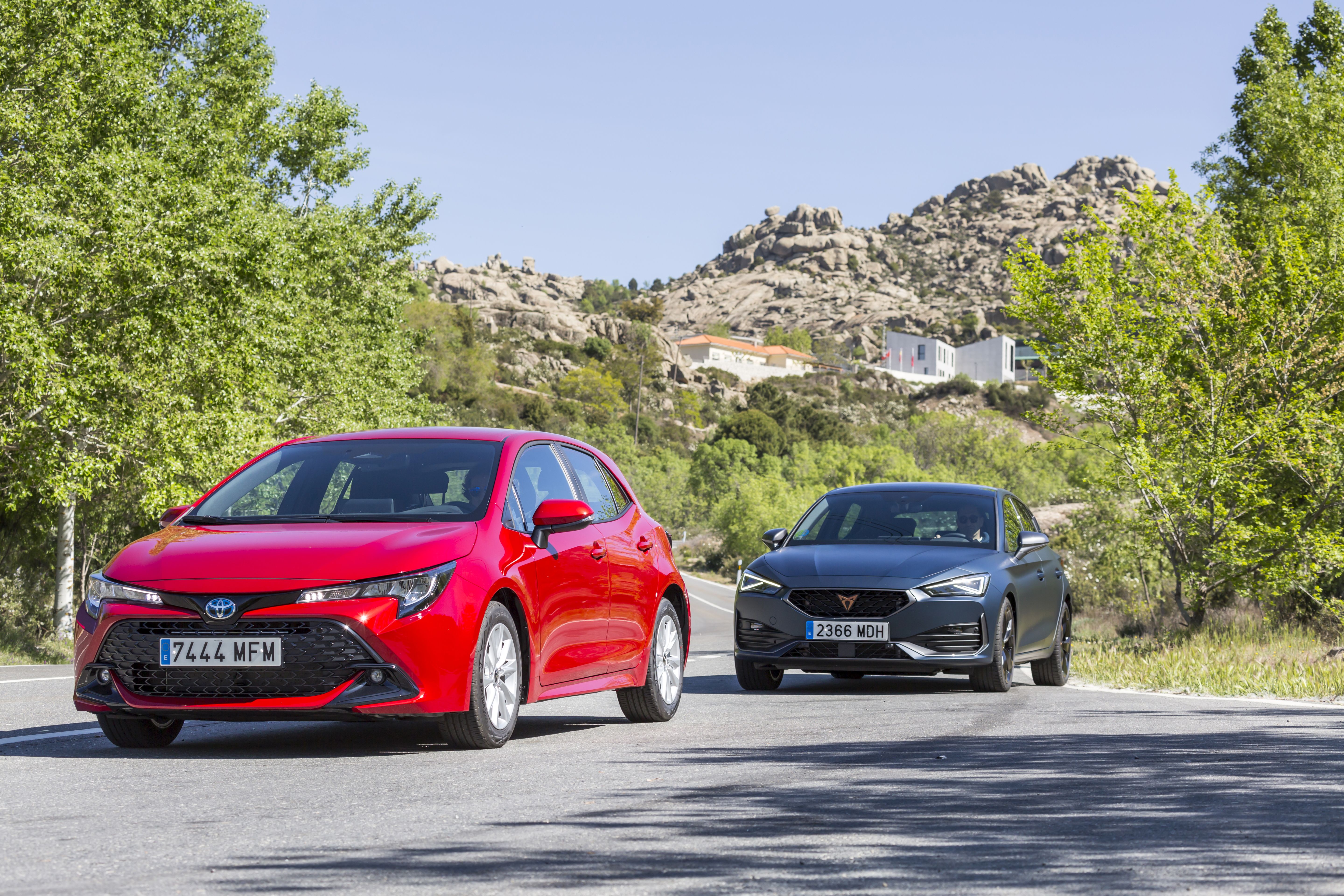 Comparativa: Toyota Corolla 140h vs Cupra León e-TSI
