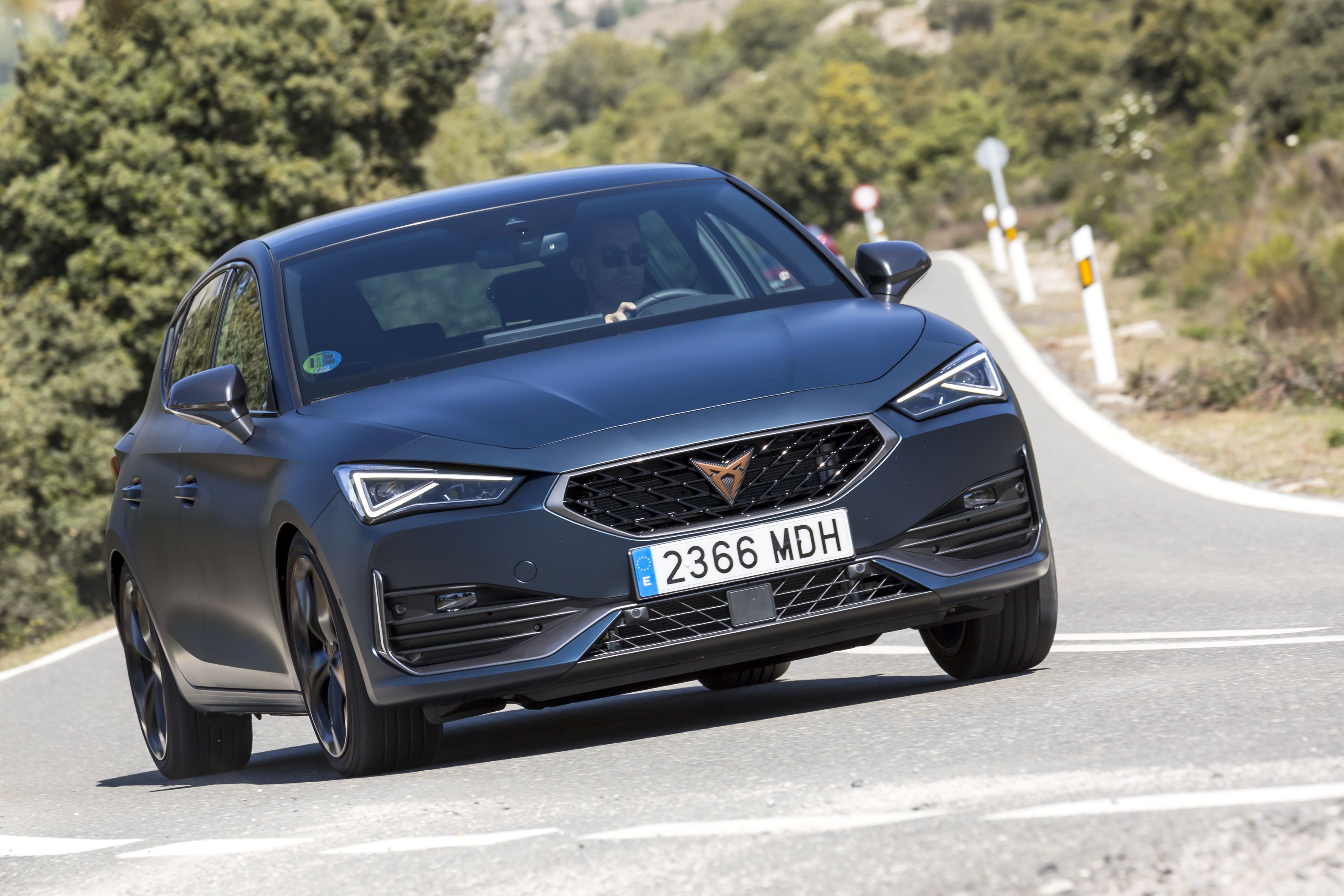 Comparativa: Toyota Corolla 140h vs Cupra León e-TSI