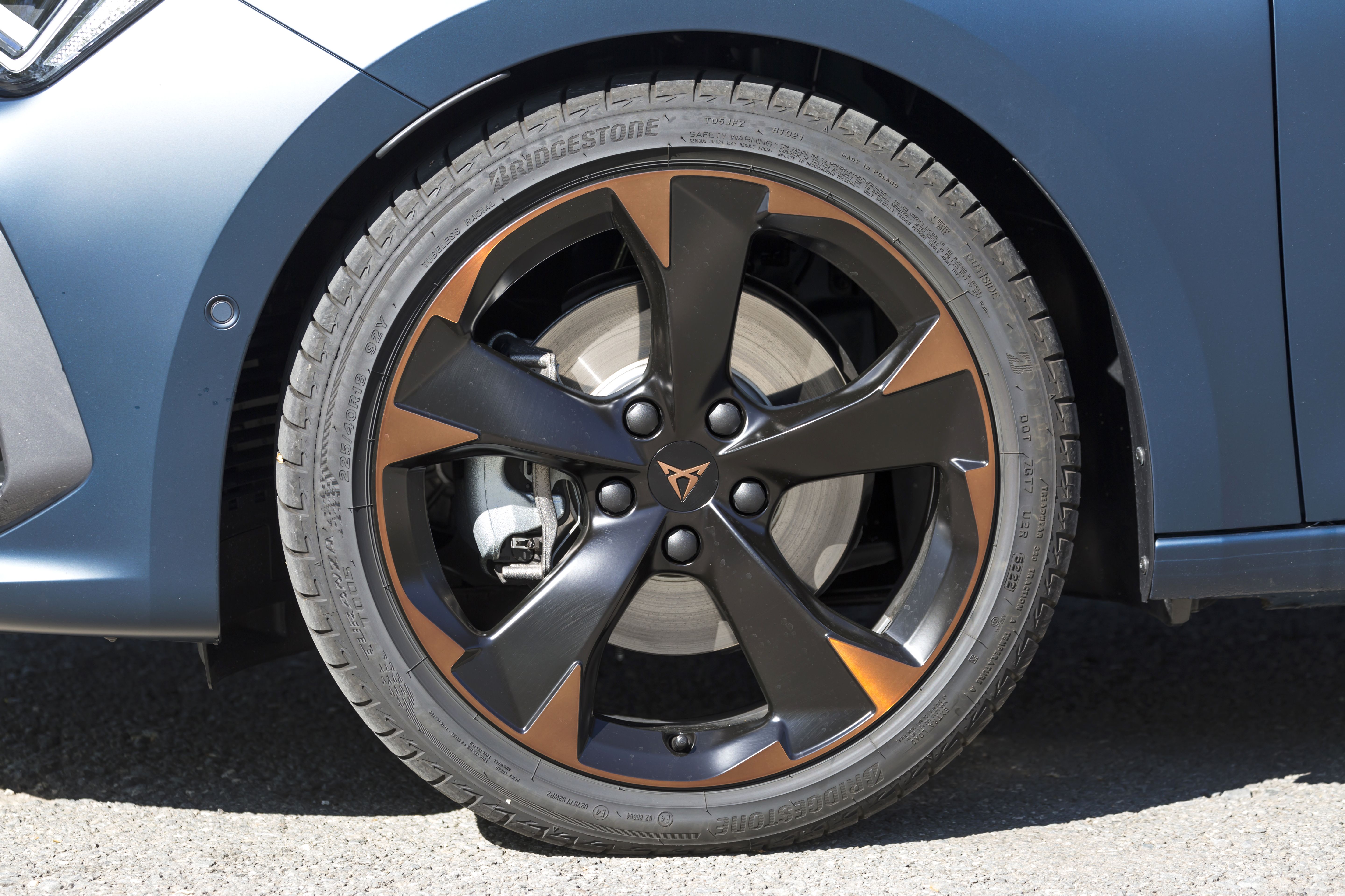 Comparativa: Toyota Corolla 140h vs Cupra León e-TSI