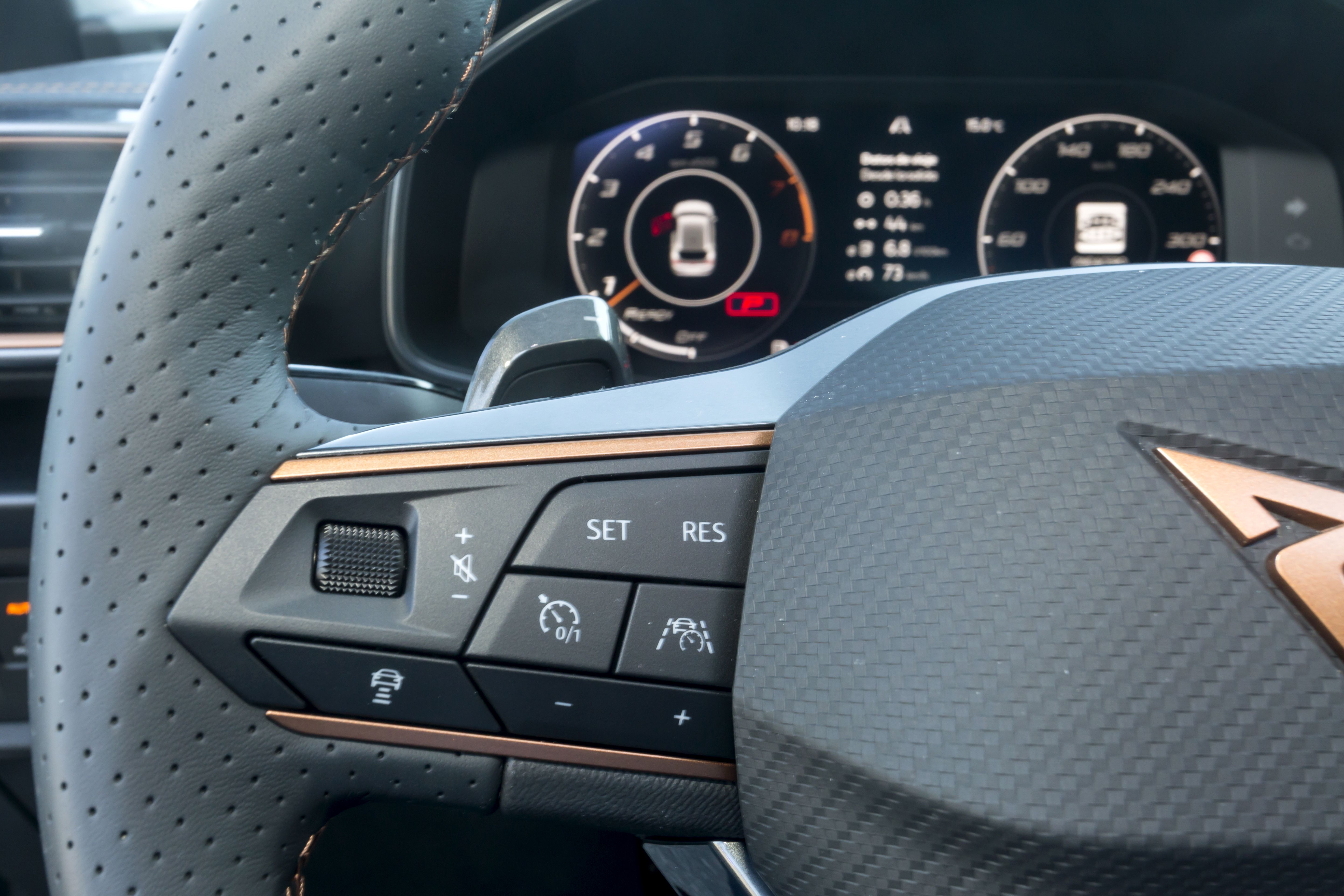 Comparativa: Toyota Corolla 140h vs Cupra León e-TSI