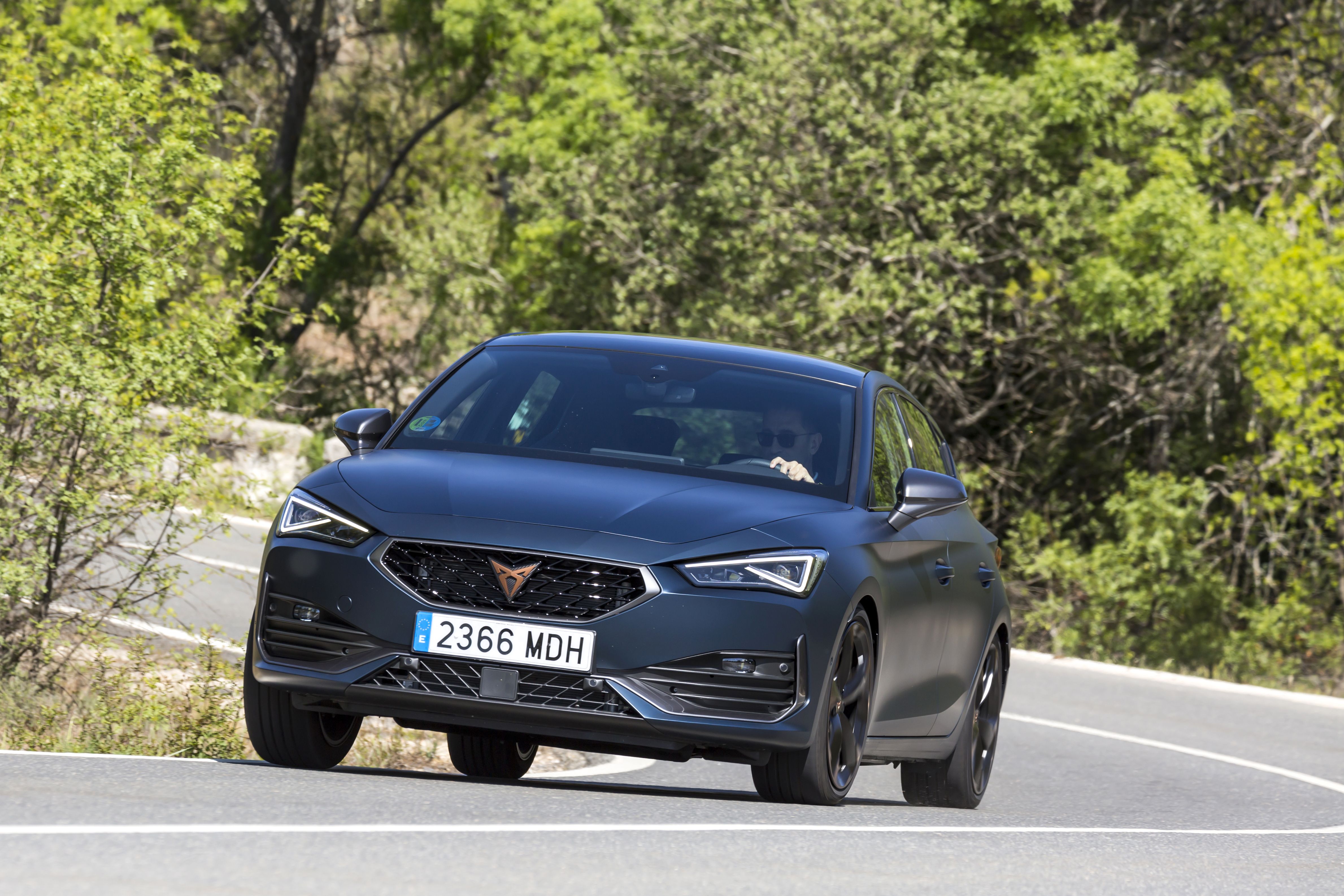 Comparativa: Toyota Corolla 140h vs Cupra León e-TSI