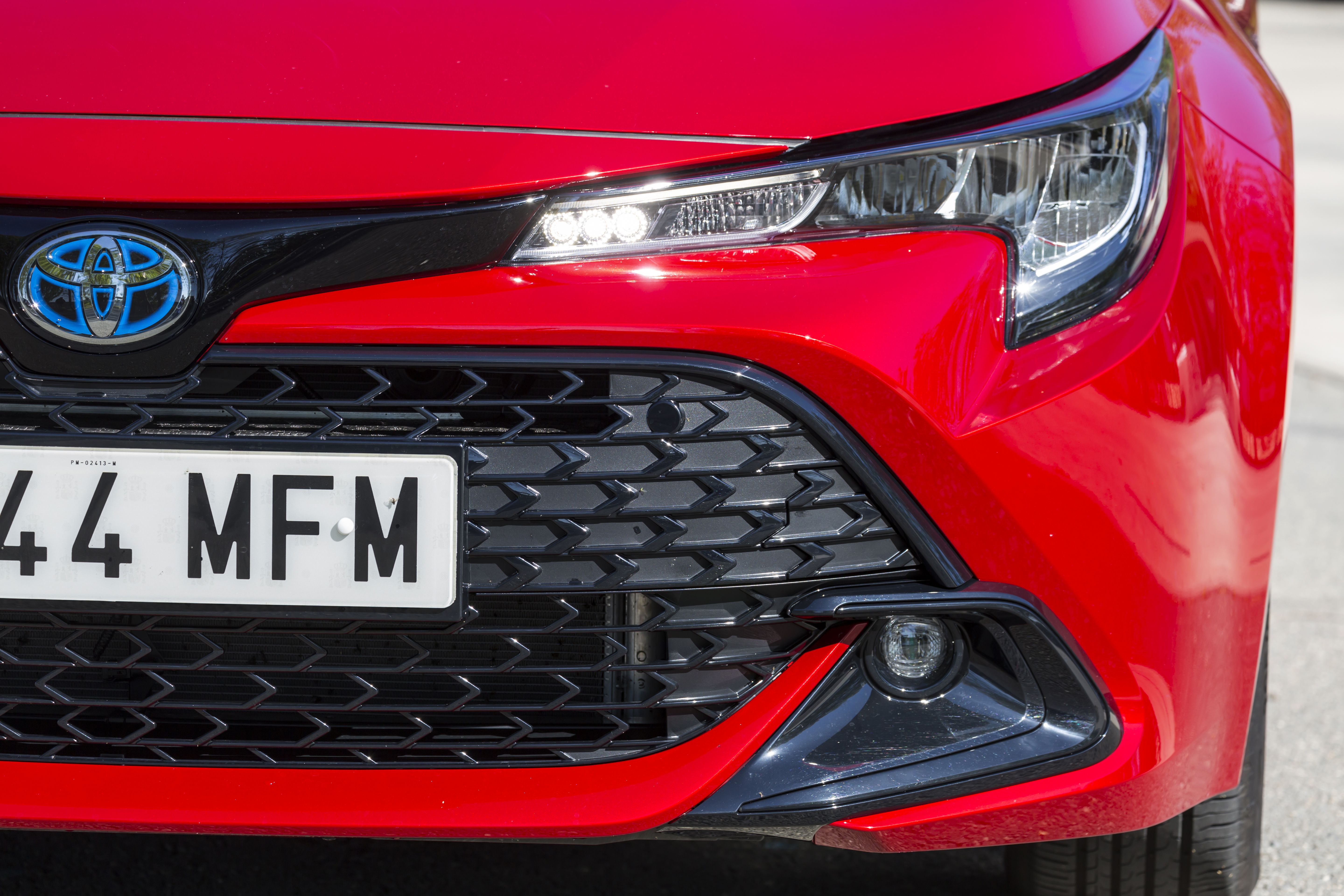 Comparativa: Toyota Corolla 140h vs Cupra León e-TSI
