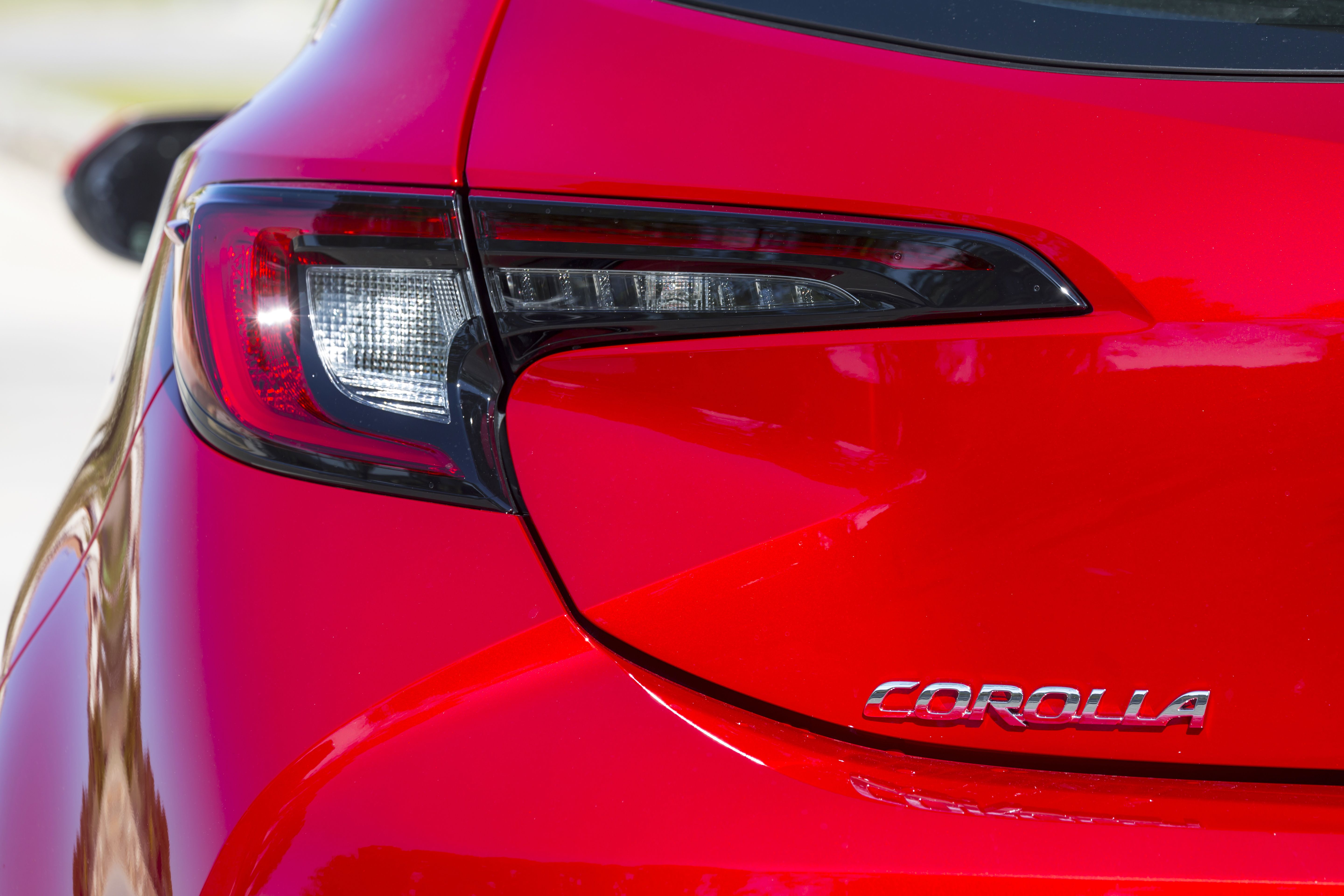 Comparativa: Toyota Corolla 140h vs Cupra León e-TSI