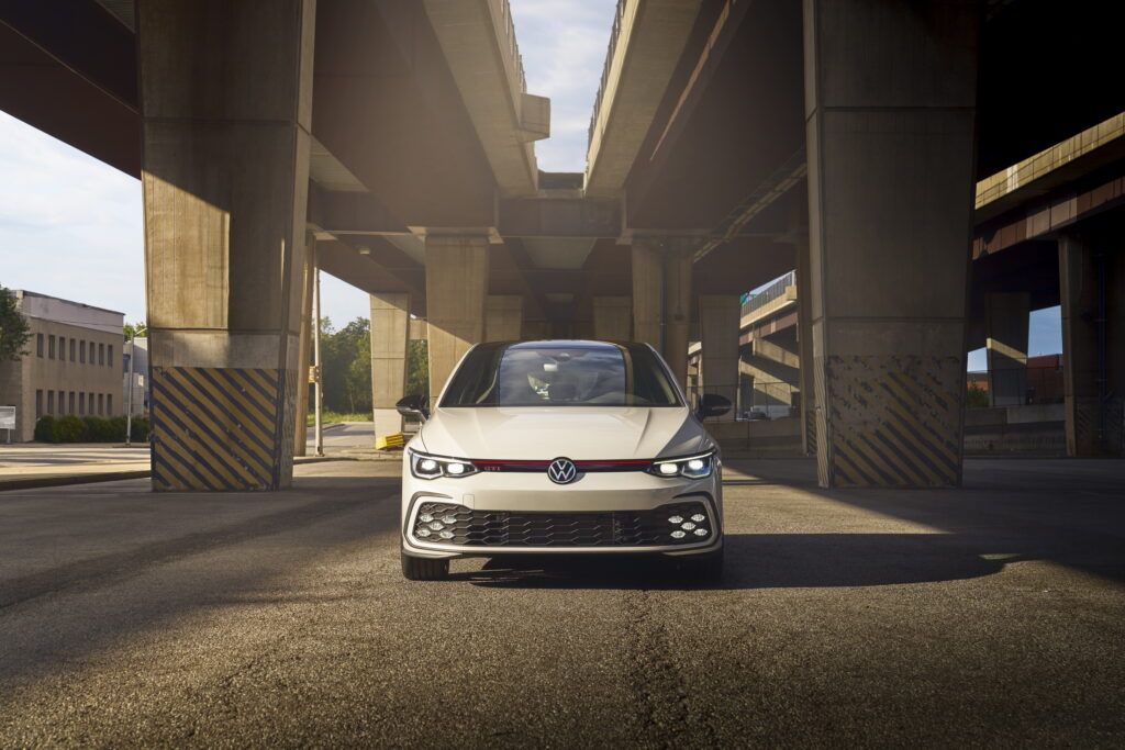 Volkswagen Golf GTI 380 2024 (3)