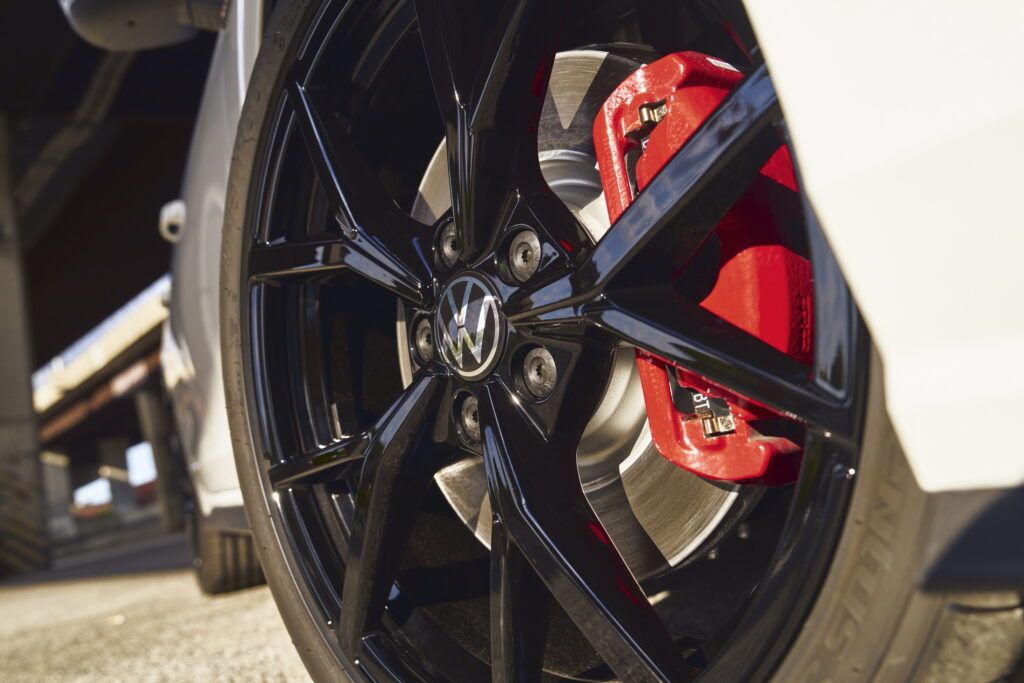 Volkswagen Golf GTI 380 2024 (8)