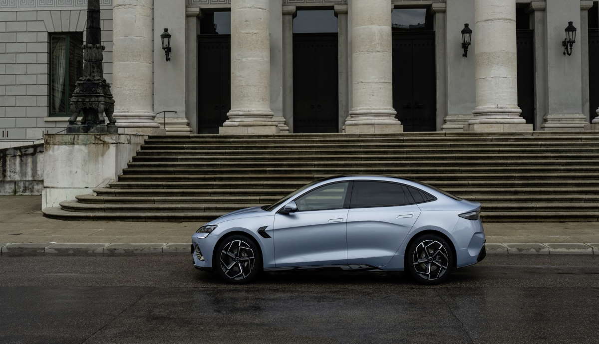 Este es el gran rival del Tesla Model 3 y ya tenemos sus precios y datos para España