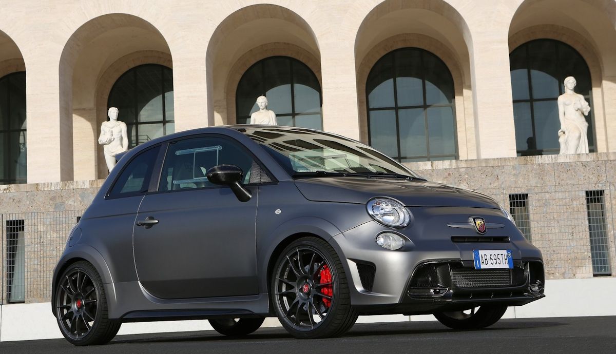 Los coches que mantienen su valor por más tiempo y los que más se deprecian: ¿qué interesa comprar?