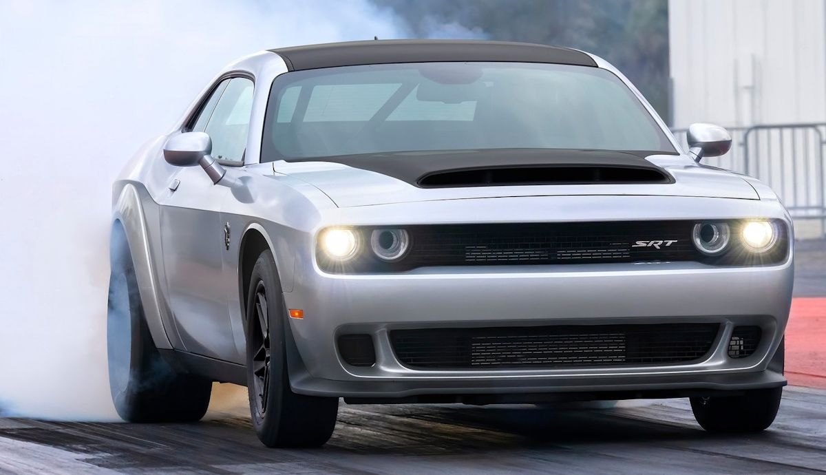 Son dos verdaderos muscle car americanos y ahora por fin llegan a Europa y los podrás comprar
