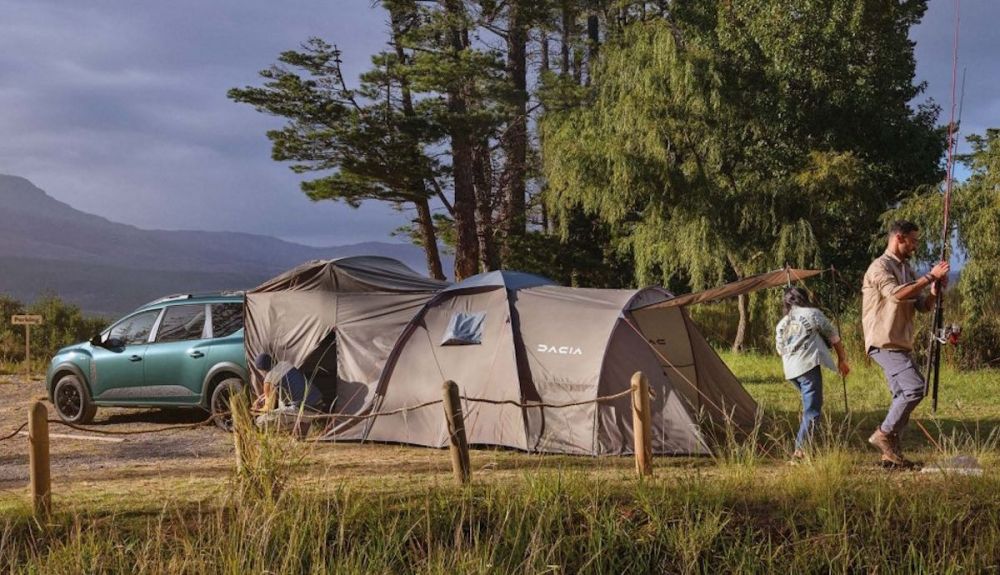 Dacia Jogger con el pack extra para acampar
