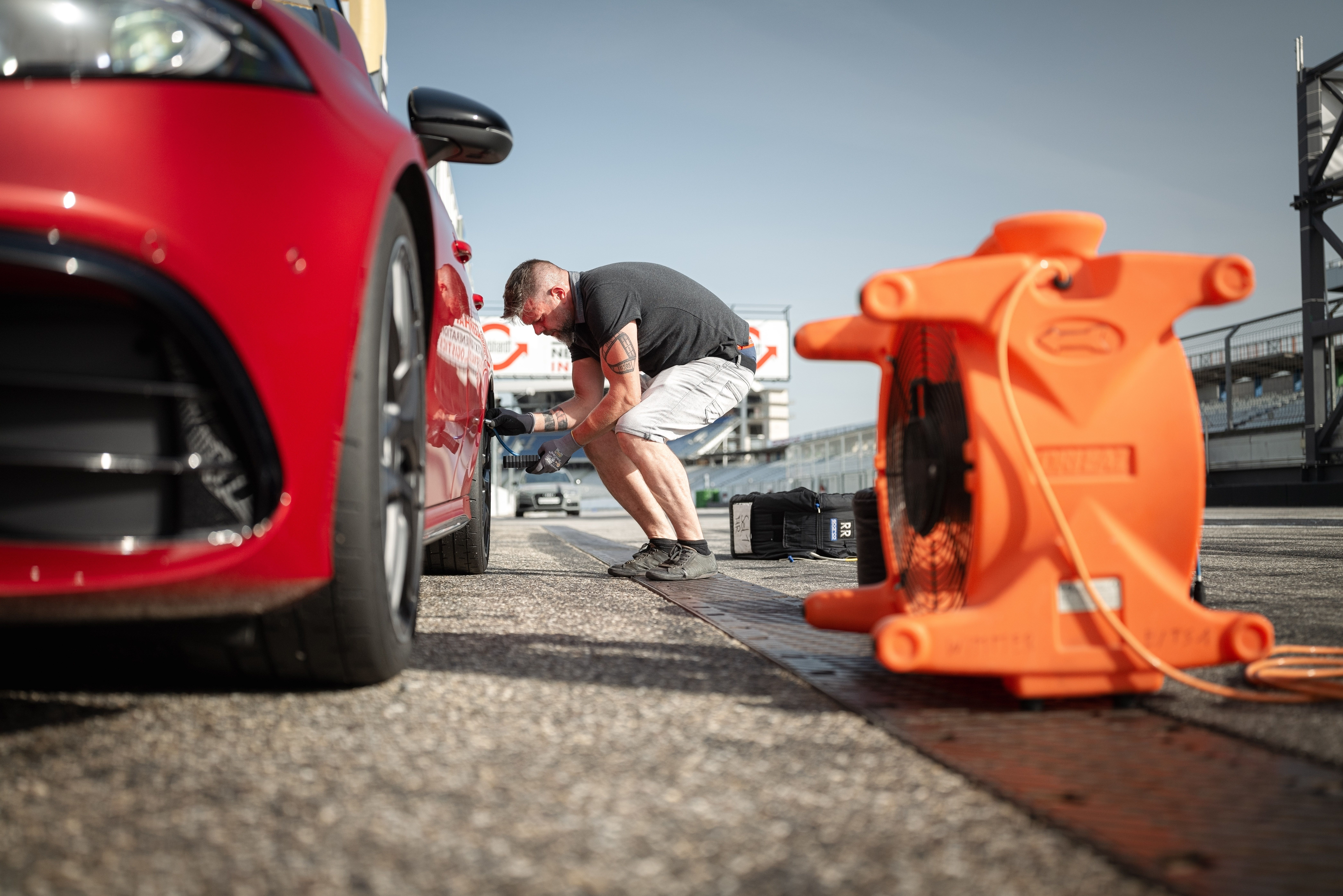 Audi RS 3 Performance vs Mercedes-AMG A45 S