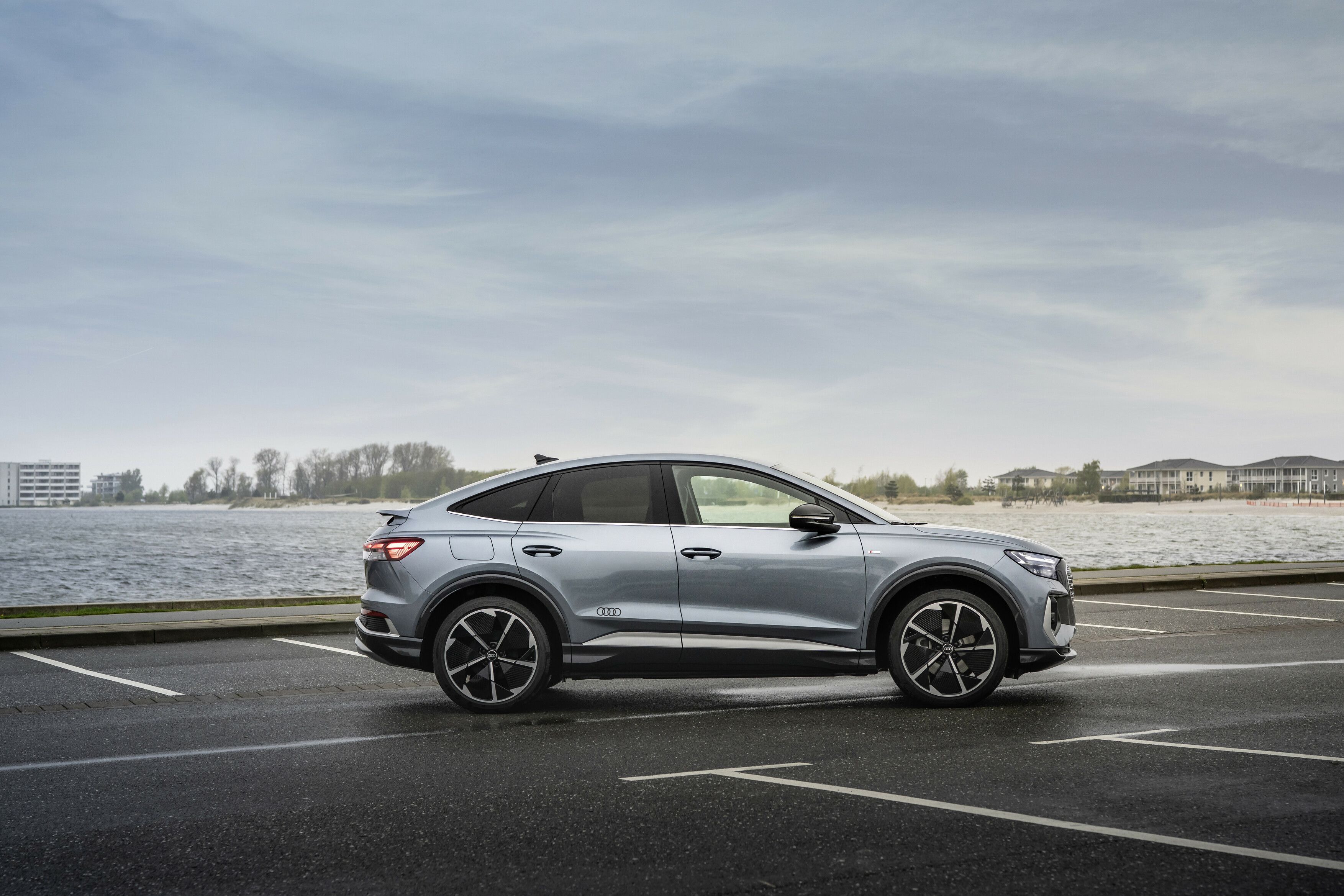 Audi Q4 e-tron 2024