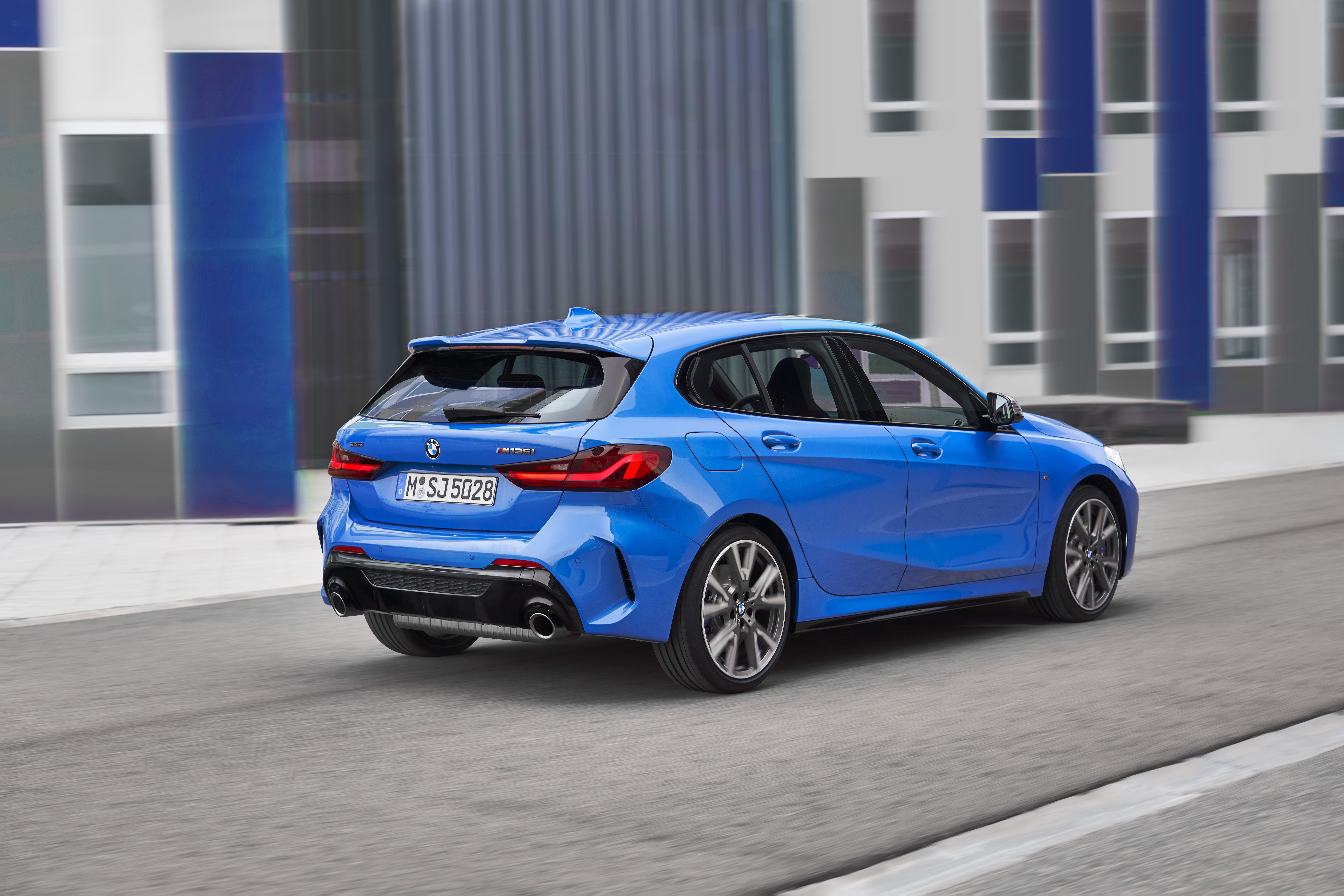 P90349576 highRes the all new bmw 1 se