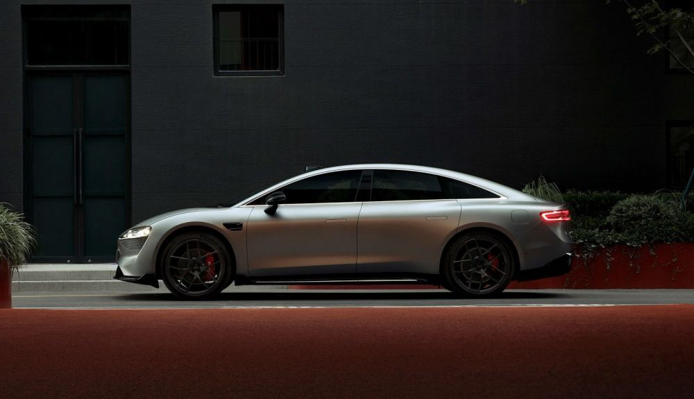El Luxeed S7 llegará ya al mercado en noviembre con el Tesla Model S como gran rival