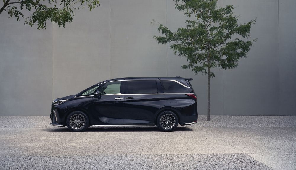 El nuevo Lexus LM tiene una longitud de 5.125 mm El nuevo Lexus LM tiene una longitud de 5.125 mm