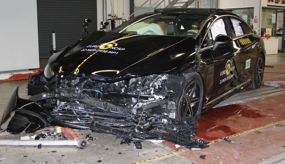 Mercedes EQE crash test Mercedes EQE crash test