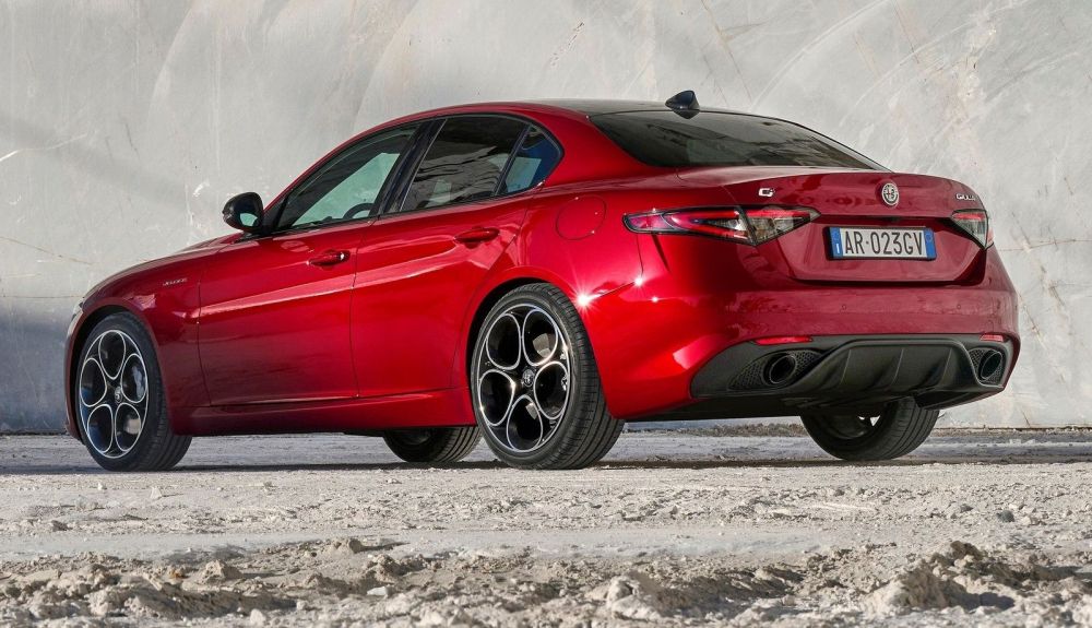 Alfa Romeo Giulia Quadrifoglio Alfa Romeo Giulia Quadrifoglio