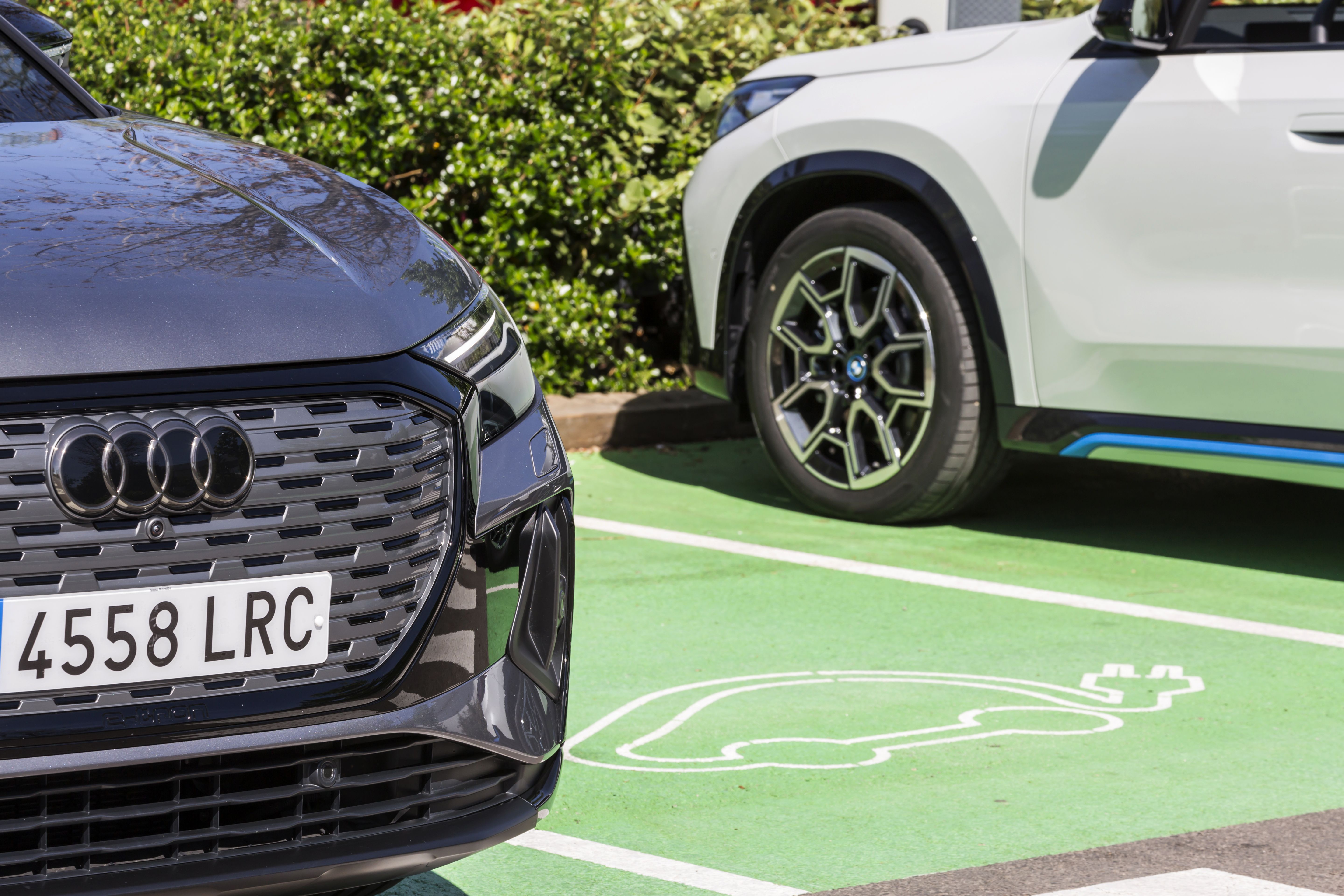 Audi Q4 e-tron 50 vs BMW iX1