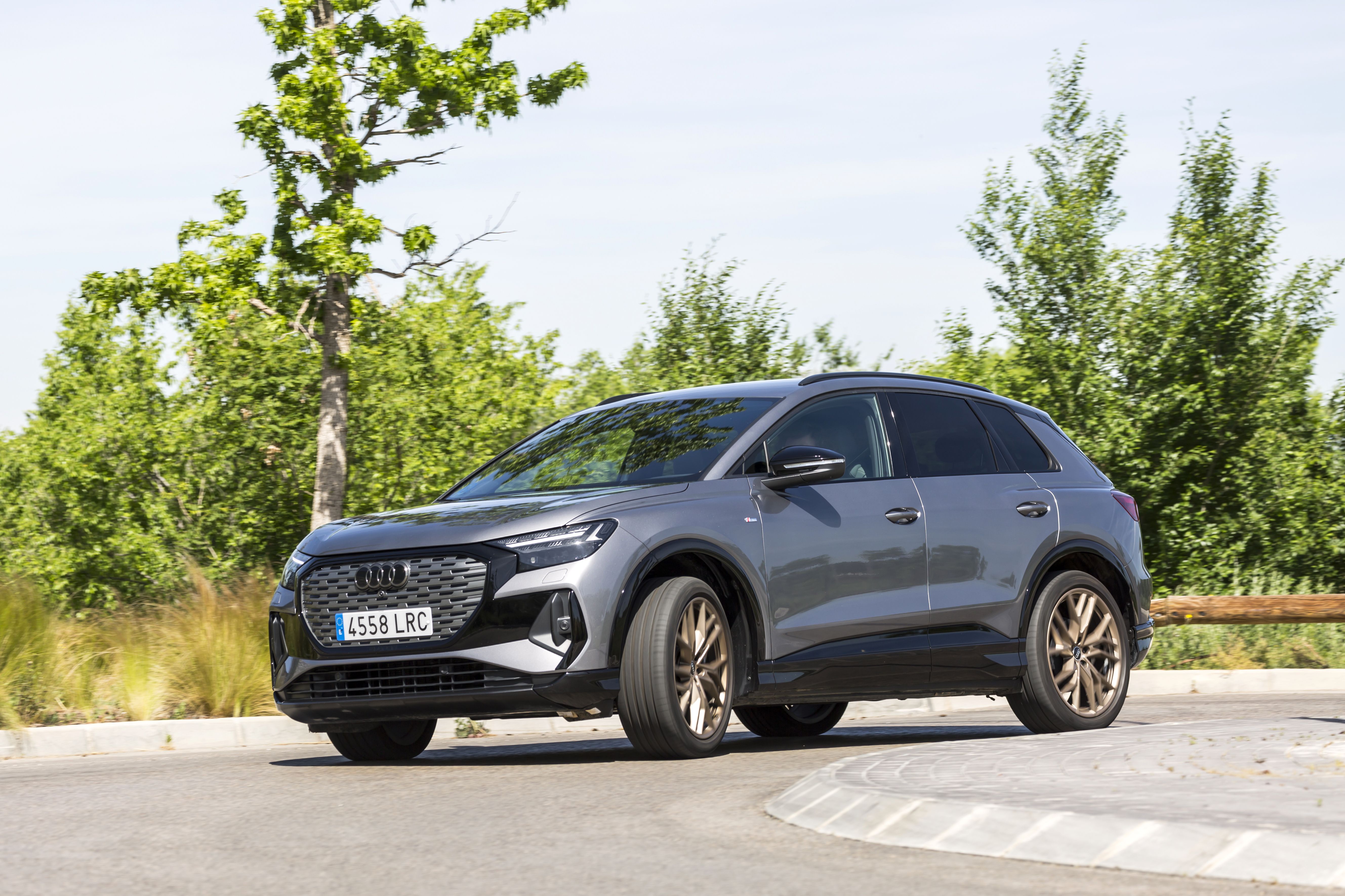Audi Q4 e-tron 50 vs BMW iX1