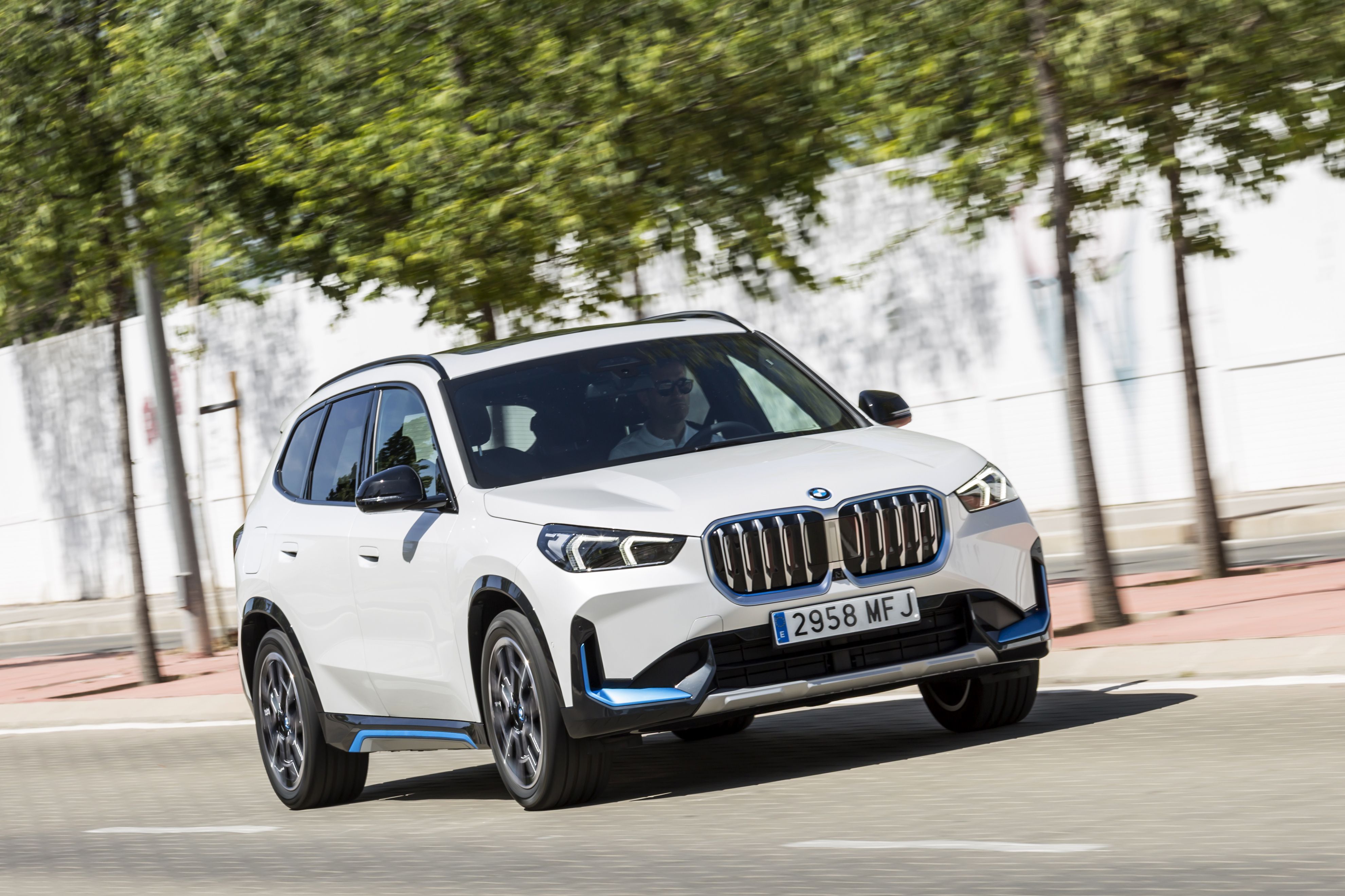 BMW iX1