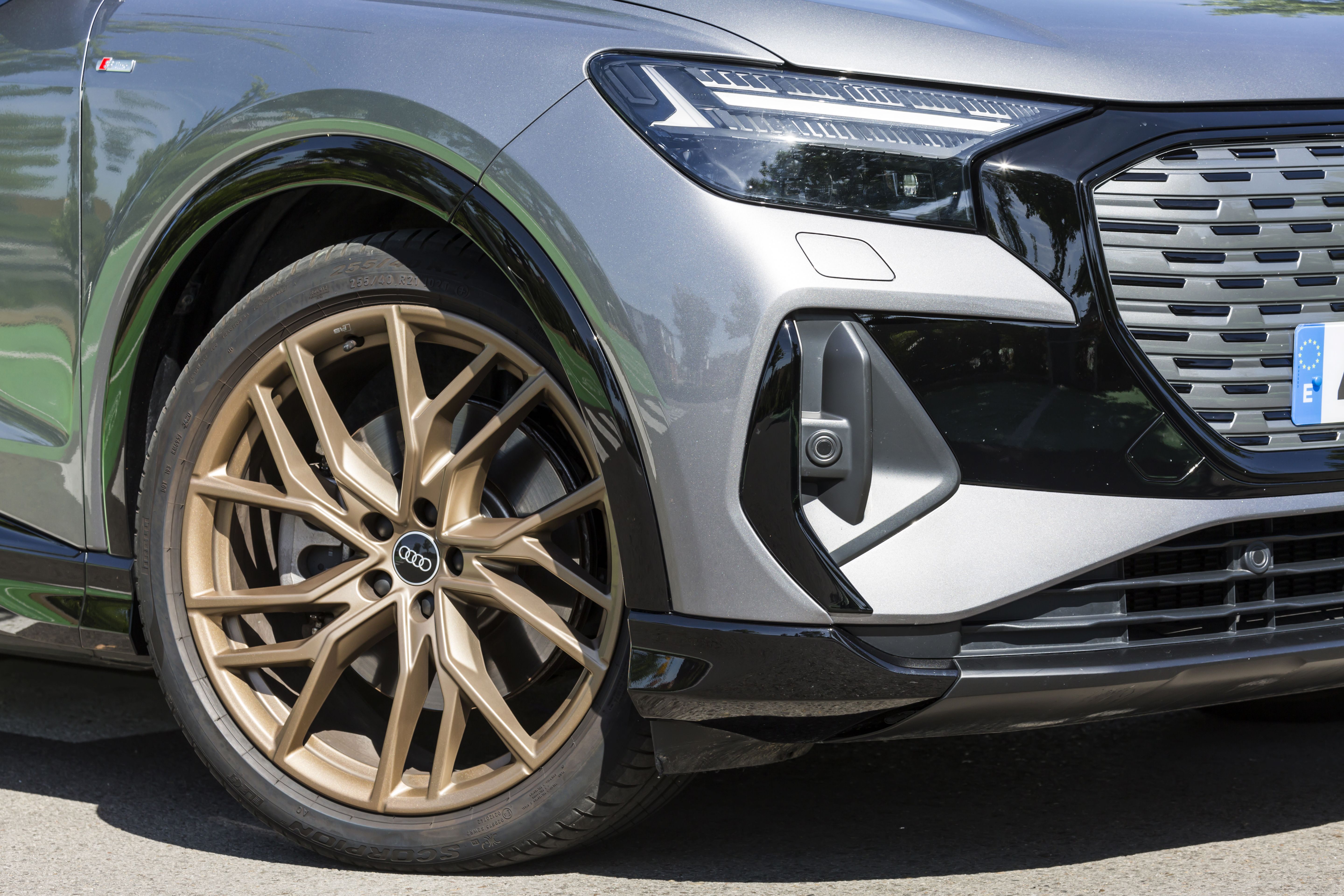 Audi Q4 e-tron 50 vs BMW iX1