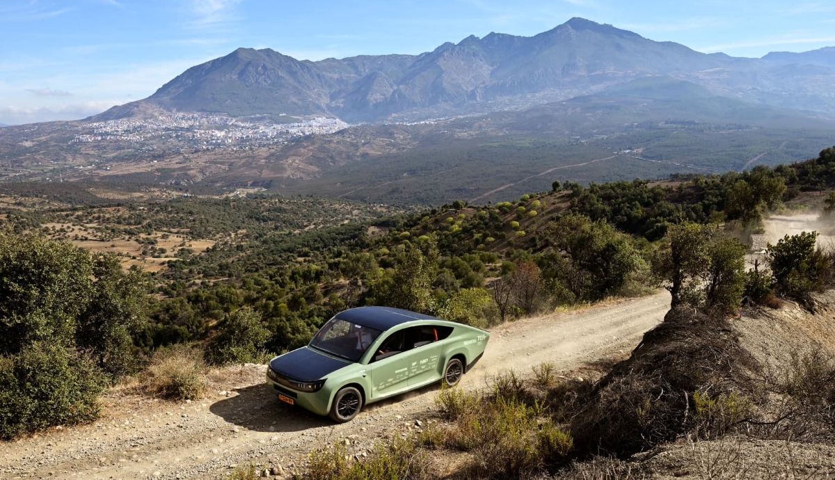 El coche solar ya es real y éste es el primer SUV eléctrico que rueda 1.000 km con energía del sol