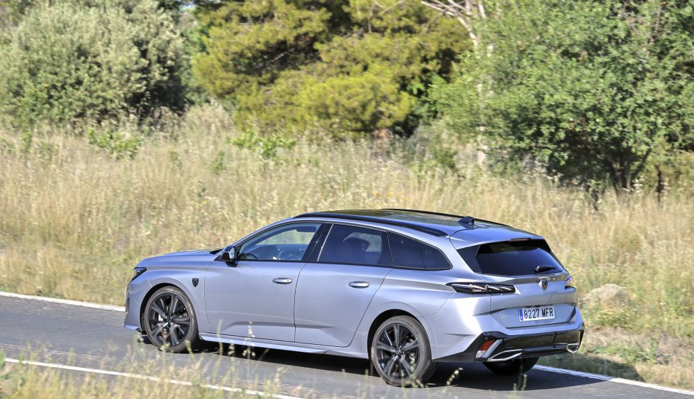 Peugeot 308 SW 1.5 BlueHDi EAT8 Peugeot 308 SW 1.5 BlueHDi EAT8