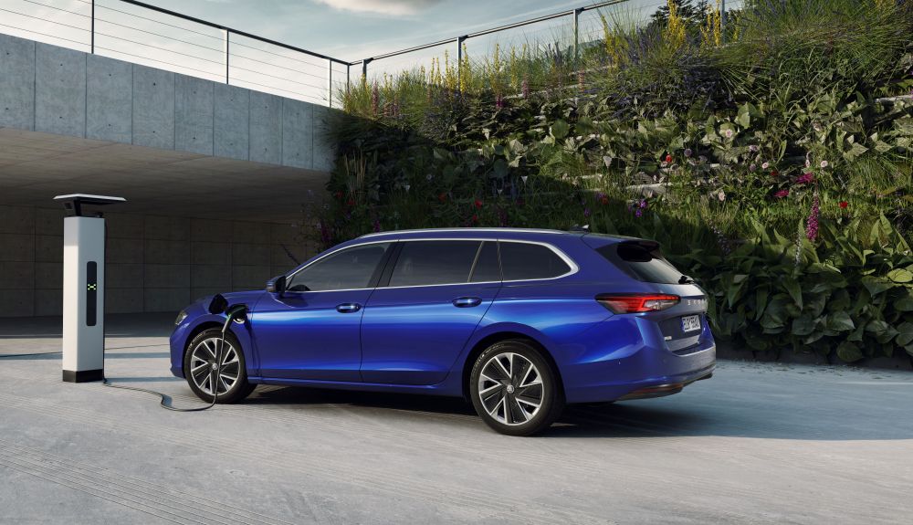 El Skoda Superb híbrido enchufable ofrece una autonomía eléctrica de más de 100 km El Skoda Superb híbrido enchufable ofrece una autonomía eléctrica de más de 100 km