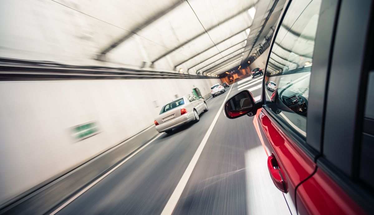 La DGT quiere crear nuevas etiquetas que podrían restringir el uso de los coches menos seguros