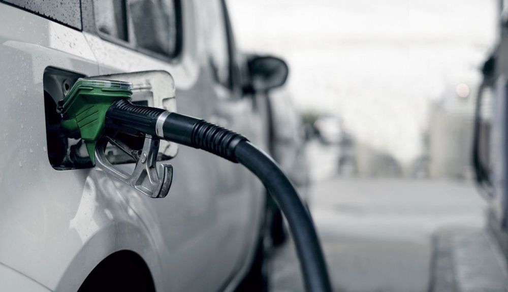 Si nos pasamos con el combustible, el propio coche lo expulsará Si nos pasamos con el combustible, el propio coche lo expulsará
