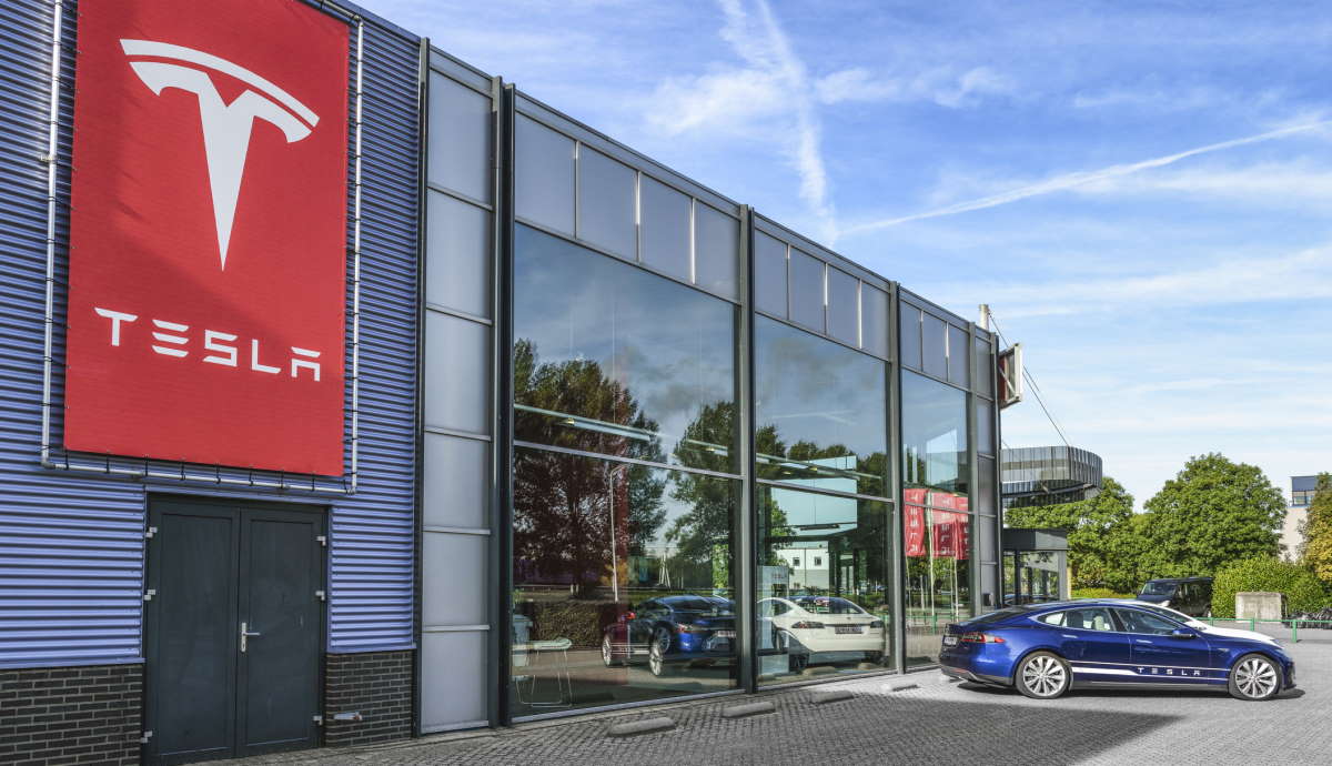 Tesla baja de nuevo los precios de sus coches ya superventas