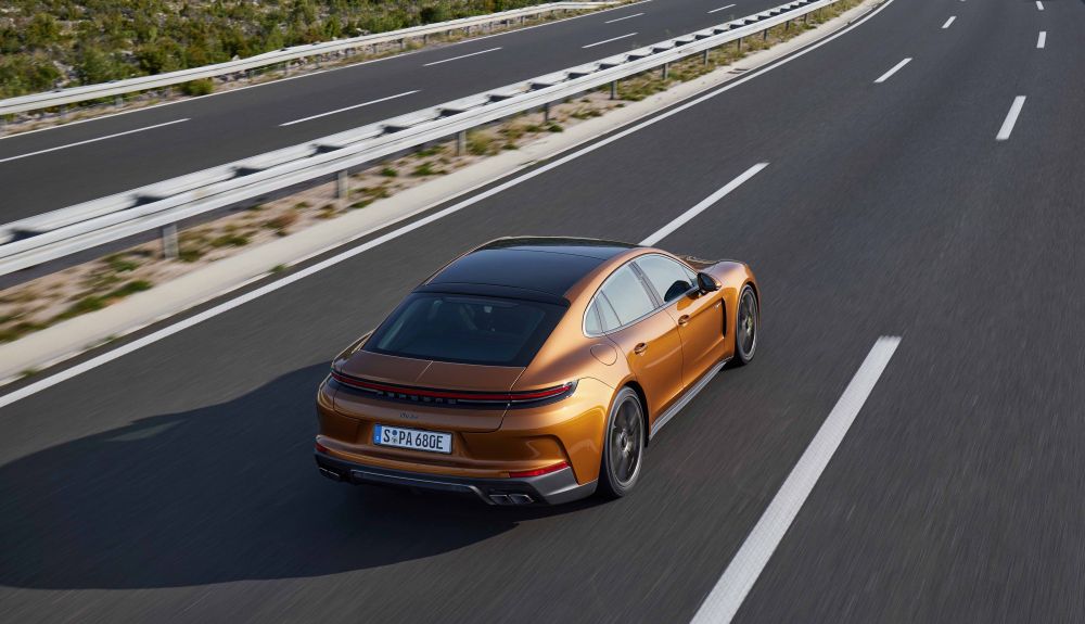El Porsche Panamera estrena un nuevo sistema de suspensión adaptativa de dos cámaras El Porsche Panamera estrena un nuevo sistema de suspensión adaptativa de dos cámaras