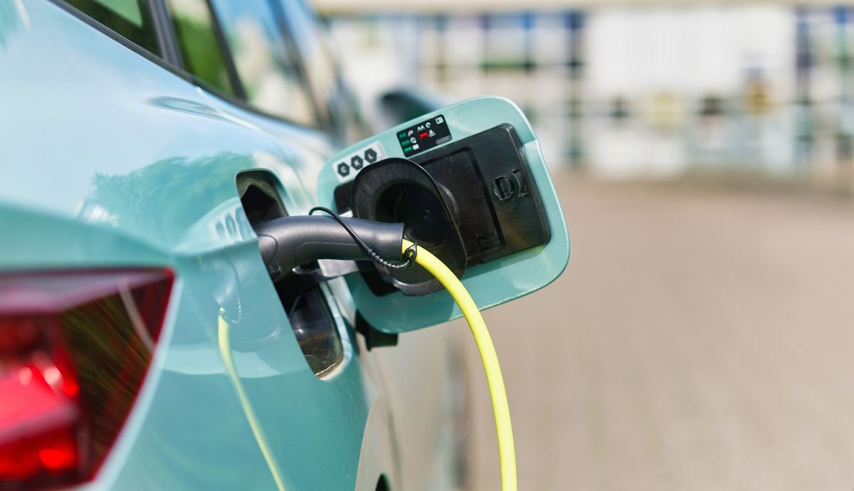 A prueba 300 millones de coches: ¿duran más los eléctricos, diésel o gasolina? 