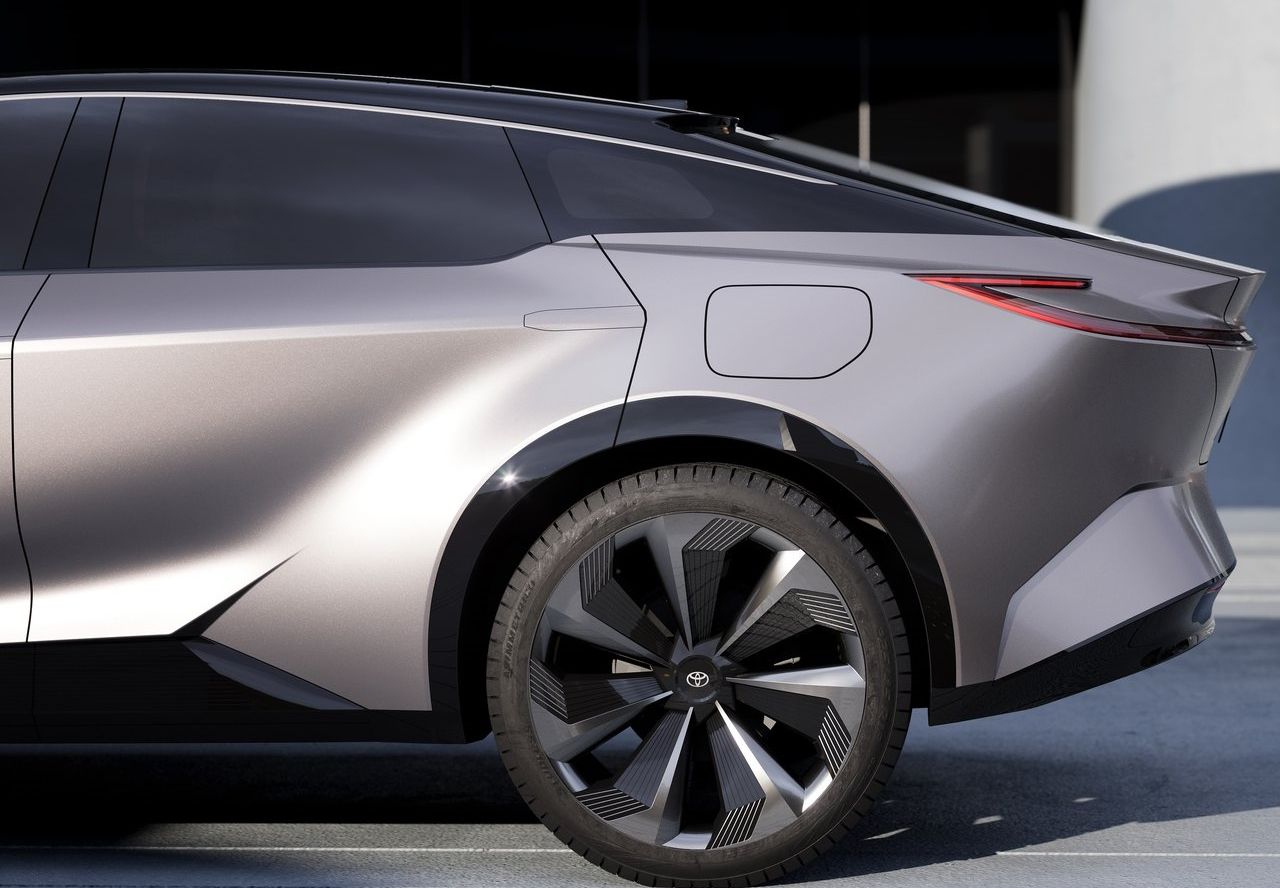 El nuevo coche eléctrico de Toyota podría basar su diseño en este Sport Crossover Concept presentado en 2023