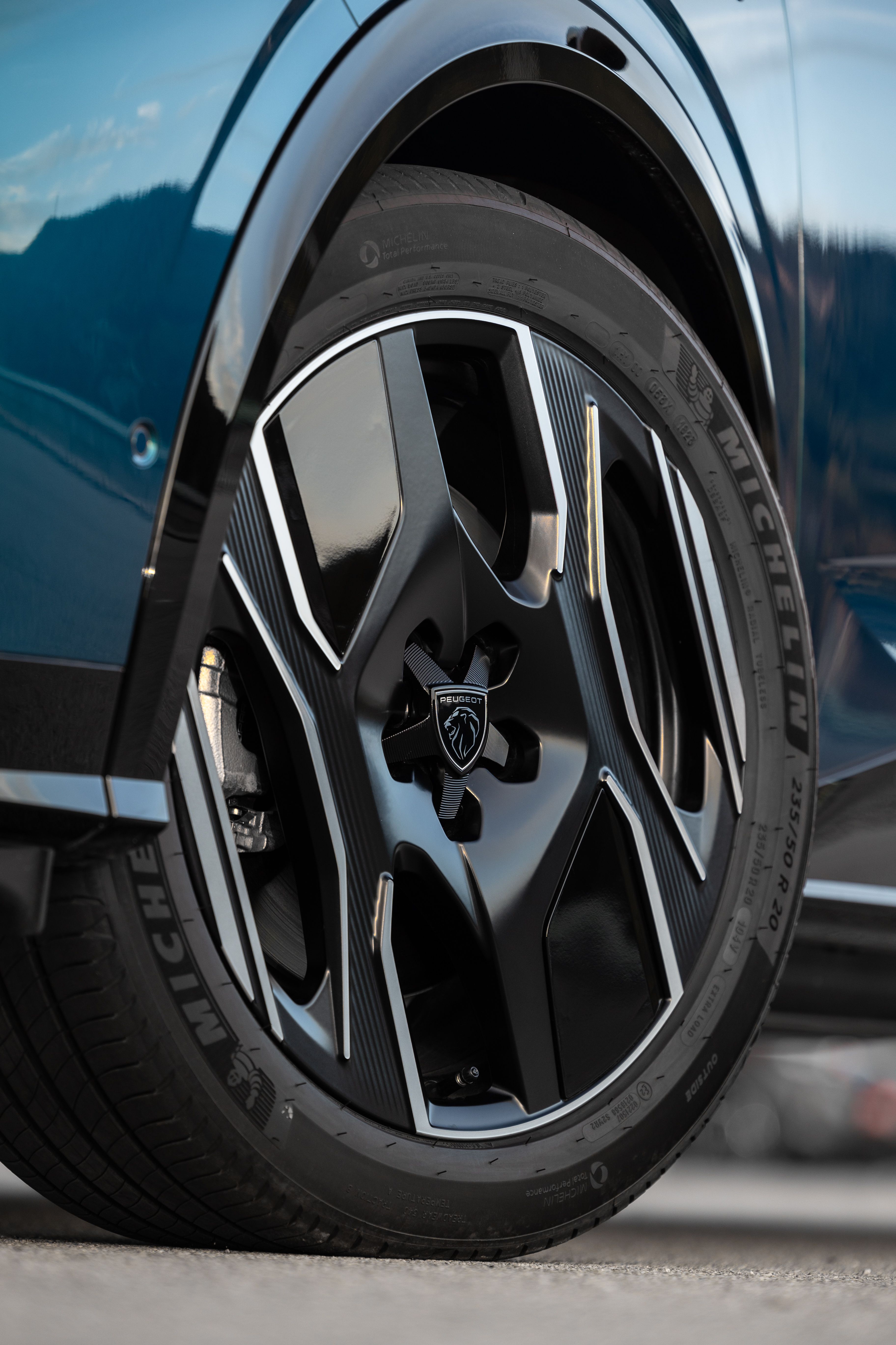 Peugeot E-3008 2024