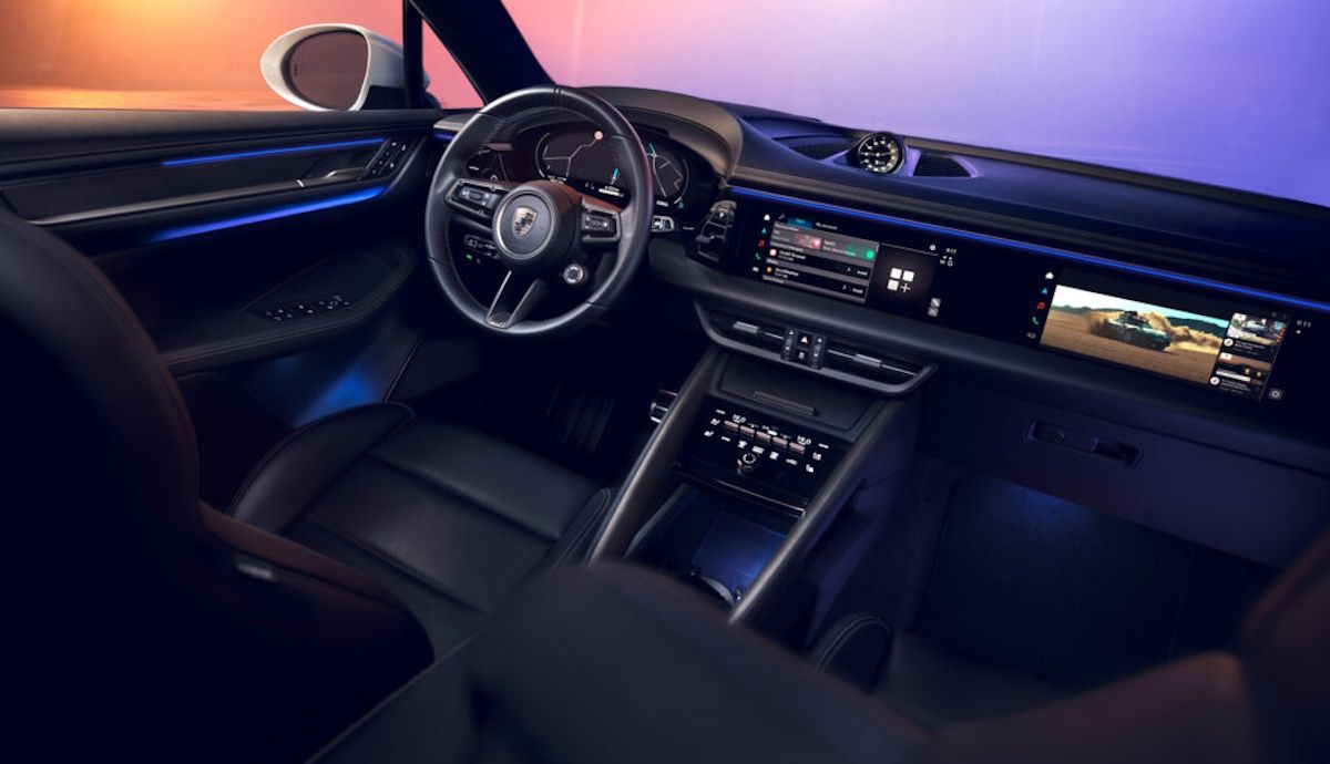 Ni 1 ni 2, hasta 3 pantallas ya en el interior de los coches, como adelanta el Porsche Macan 2024
