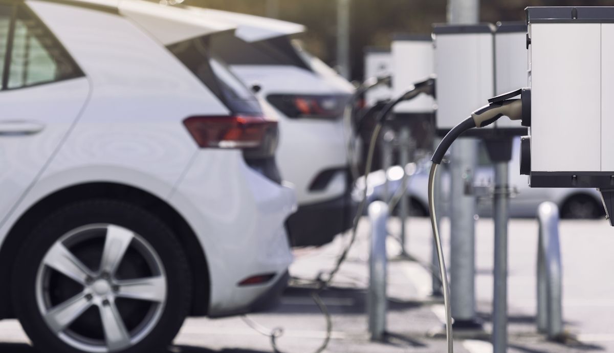Eléctricos, del fin de las ayudas de Alemania al nuevo bono “anti chinos” de Francia, y España