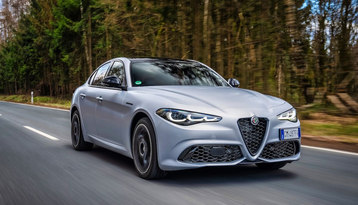 Probamos la berlina más auténtica y genuina que queda, la que probablemente hoy nos compraríamos