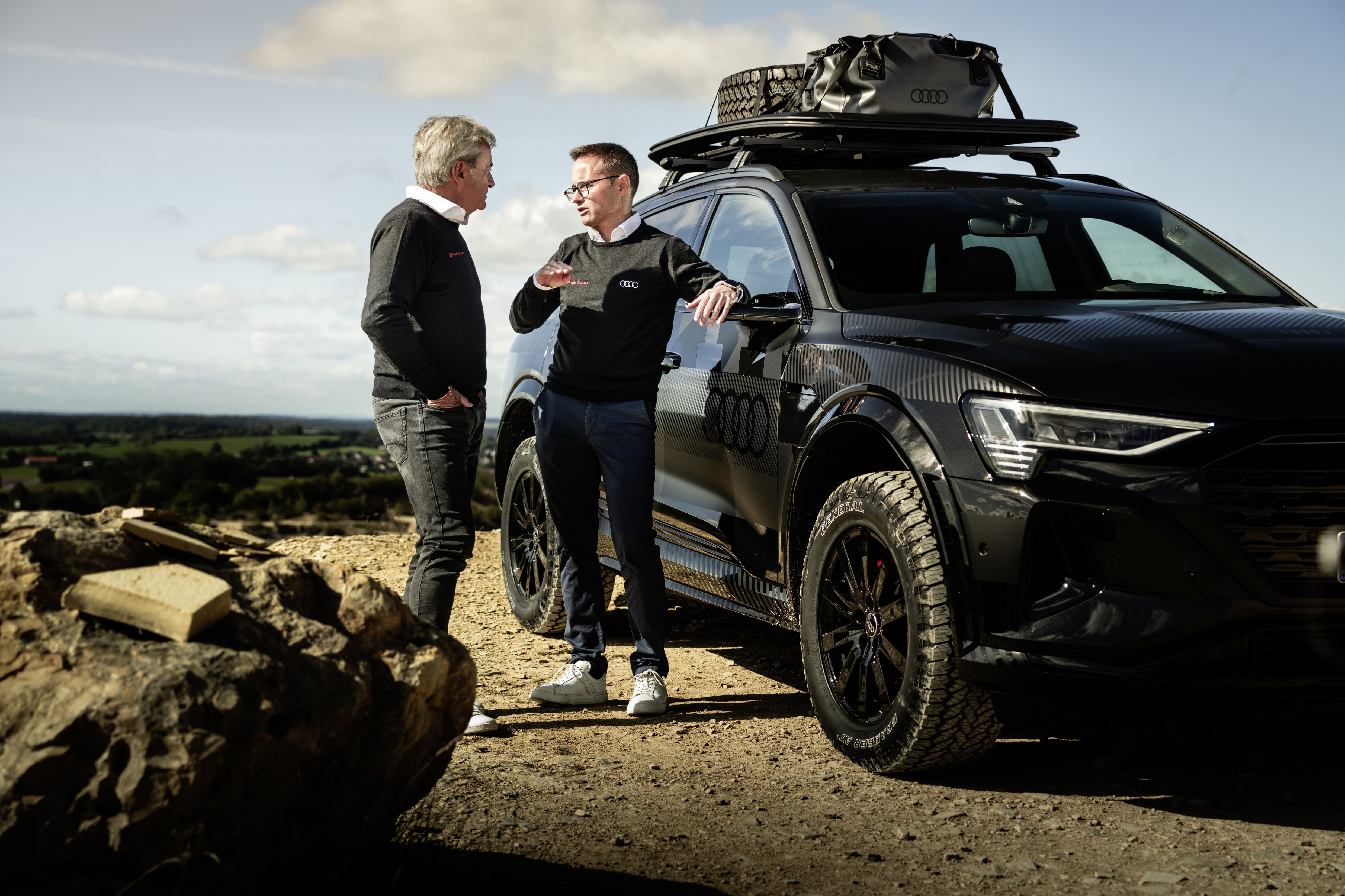 Audi Q8 e-tron Edition Dakar. Calor Sainz y Fermín Soneira.