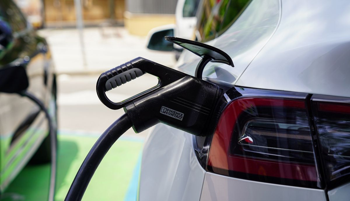 Los 10 coches eléctricos más vendidos en España y que pueden circular por todas las ZBE
