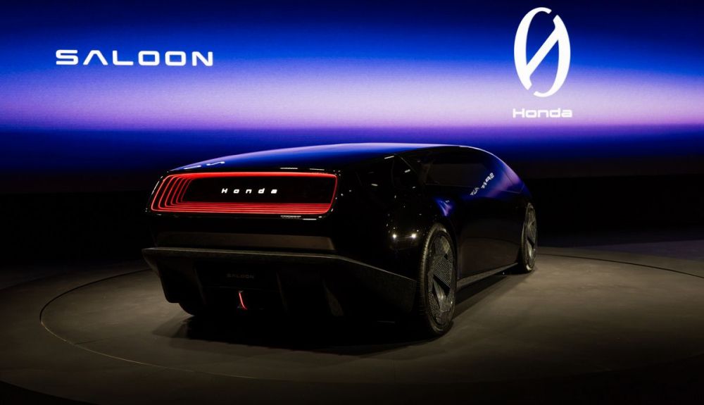 El Honda Saloon tiene un llamativo y futurista diseño, con puertas con apertura de ala de gaviota