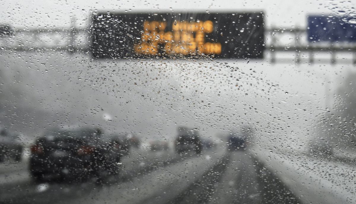 La DGT anuncia nuevas multas de 200 € por mal uso del carril izquierdo en días como hoy