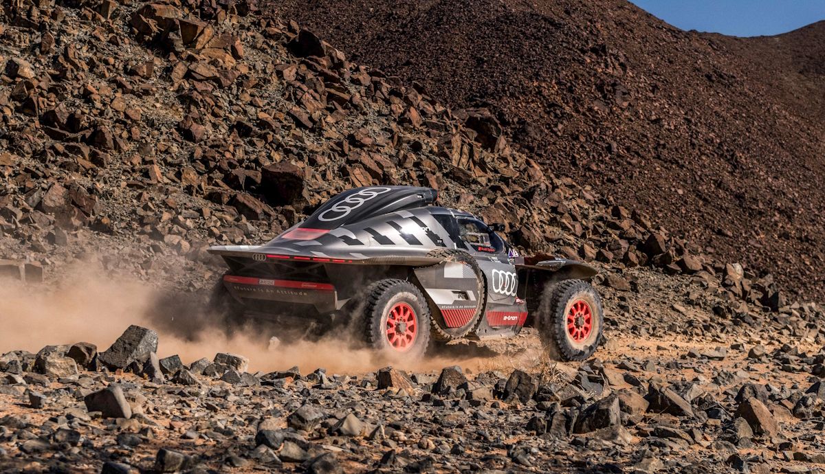 Sainz se cita con el olimpo del automovilismo y alza su cuarto Dakar