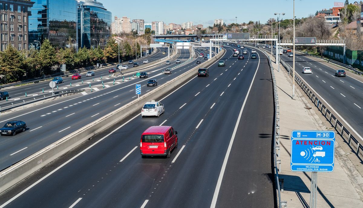 Madrid factura casi 1 millón de euros en multas cada día y la M-30 es su gran eje recaudador