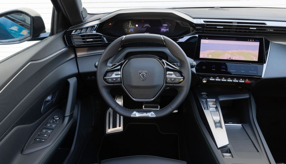 El Peugeot 408 apuesta por todo un arsenal tecnológico y la última generación del Peugeot i-Cockpit El Peugeot 408 apuesta por todo un arsenal tecnológico y la última generación del Peugeot i-Cockpit