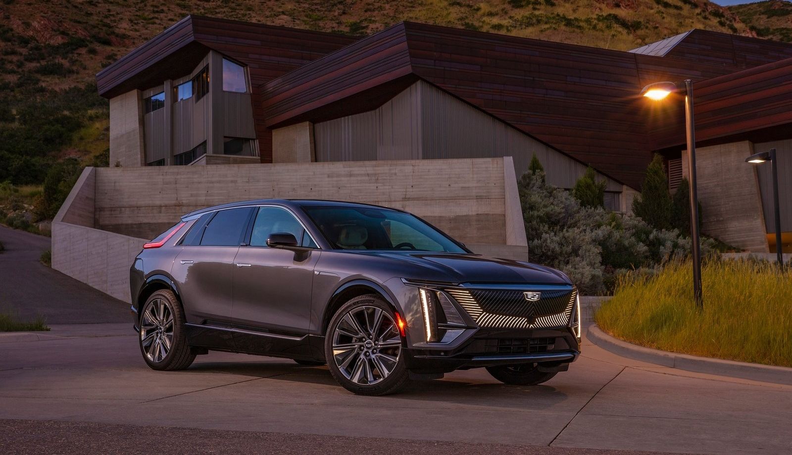 ¡Cadillac regresa a Europa! Y lo hace con este nuevo gran SUV para  competir contra BMW